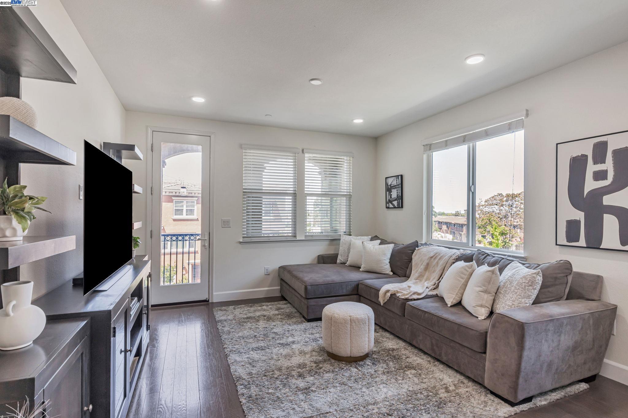 Detail Gallery Image 7 of 39 For 5681 Pandorea Terrace, Newark,  CA 94560 - 3 Beds | 3 Baths