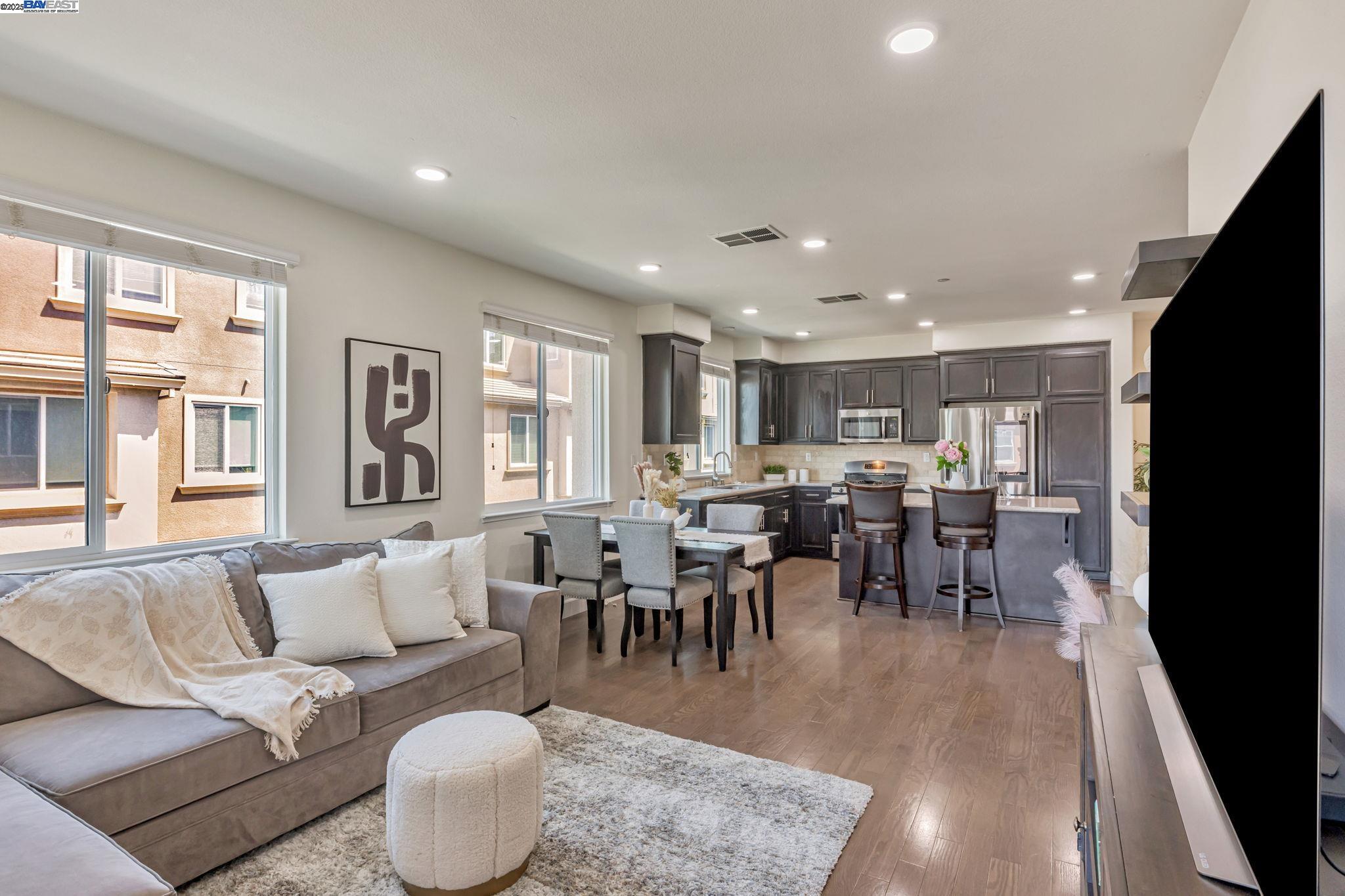 Detail Gallery Image 8 of 39 For 5681 Pandorea Terrace, Newark,  CA 94560 - 3 Beds | 3 Baths