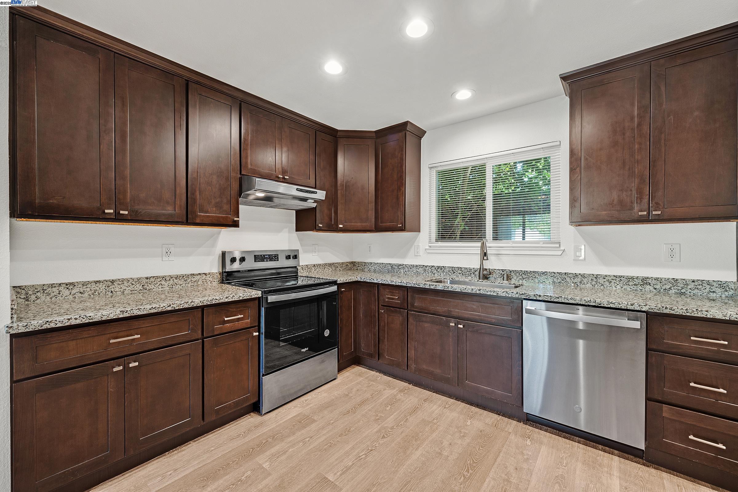 Detail Gallery Image 1 of 21 For 80 Portola Way #104,  Tracy,  CA 95376 - 3 Beds | 1/1 Baths