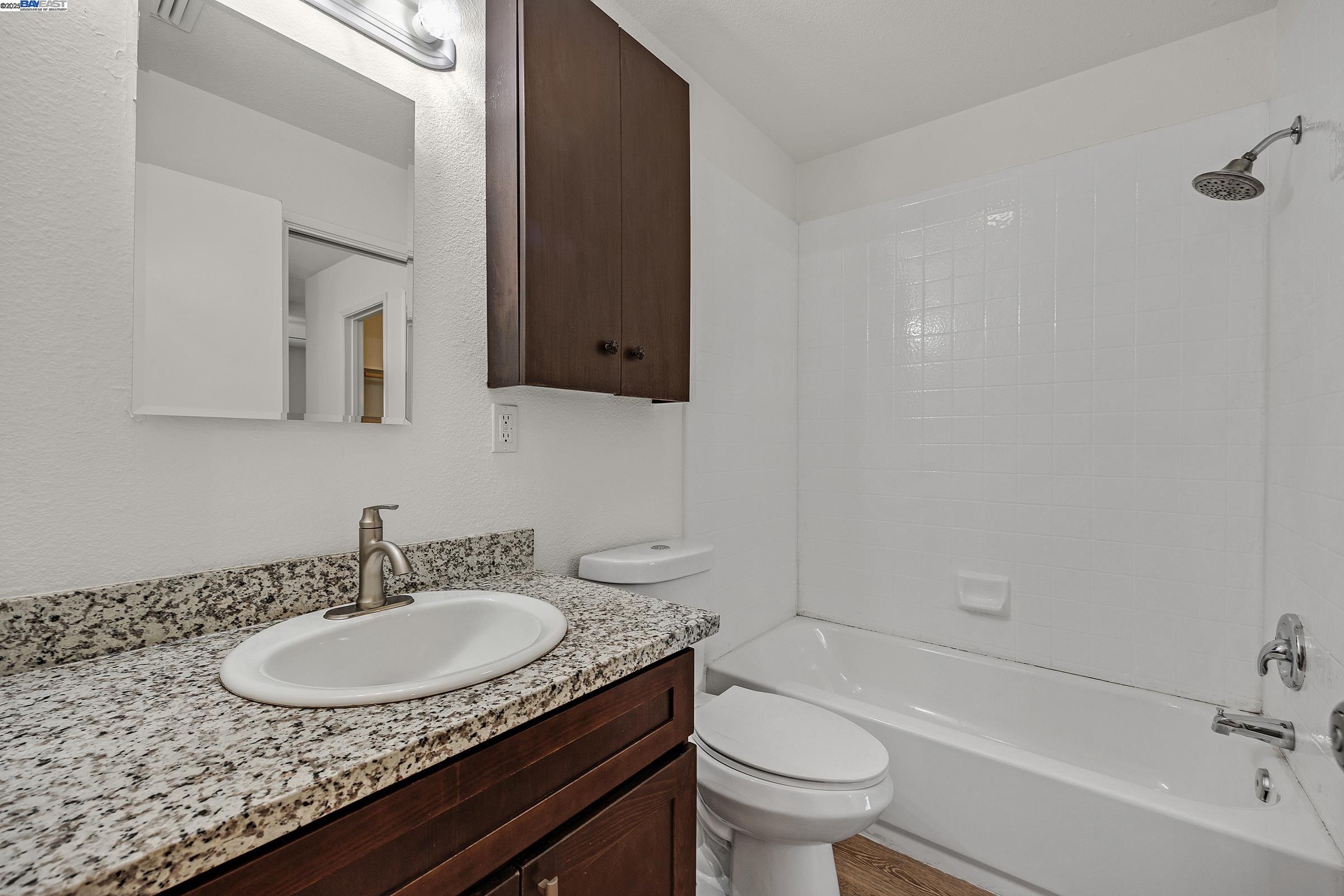 Detail Gallery Image 14 of 21 For 80 Portola Way #104,  Tracy,  CA 95376 - 3 Beds | 1/1 Baths