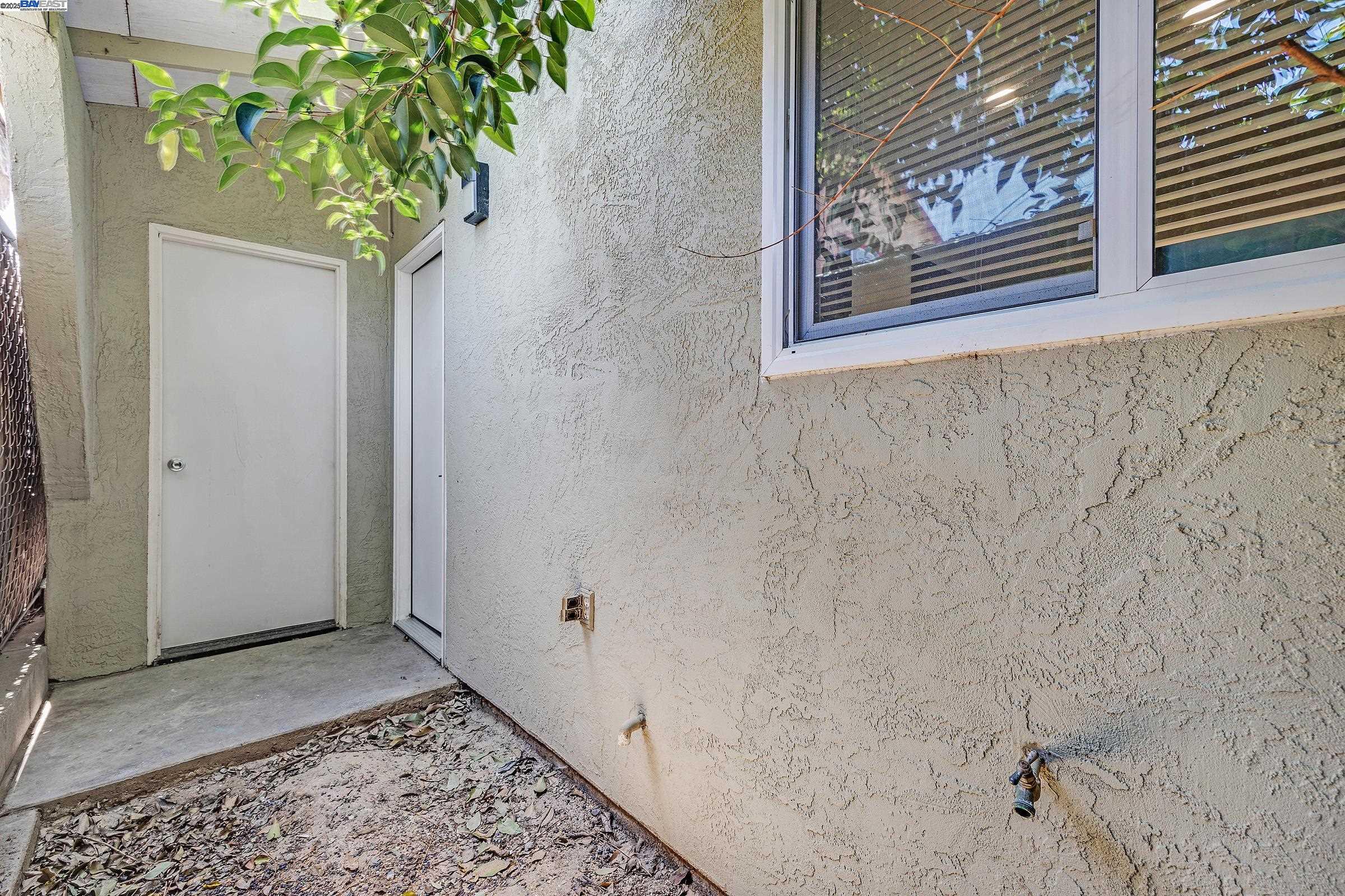 Detail Gallery Image 19 of 21 For 80 Portola Way #104,  Tracy,  CA 95376 - 3 Beds | 1/1 Baths