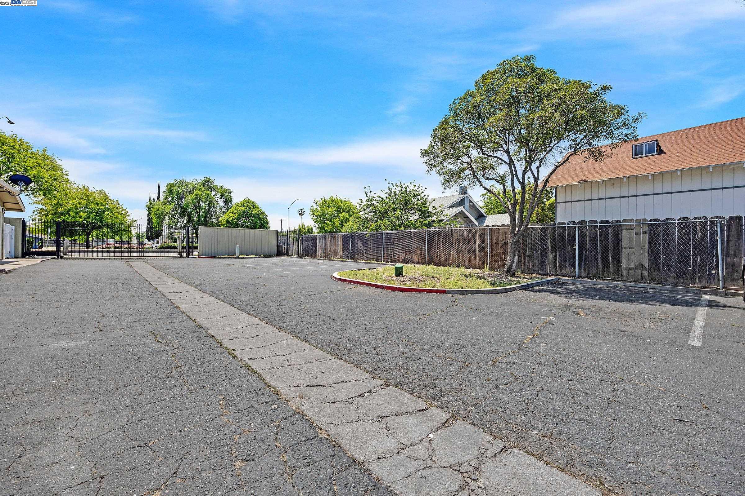 Detail Gallery Image 21 of 21 For 80 Portola Way #104,  Tracy,  CA 95376 - 3 Beds | 1/1 Baths