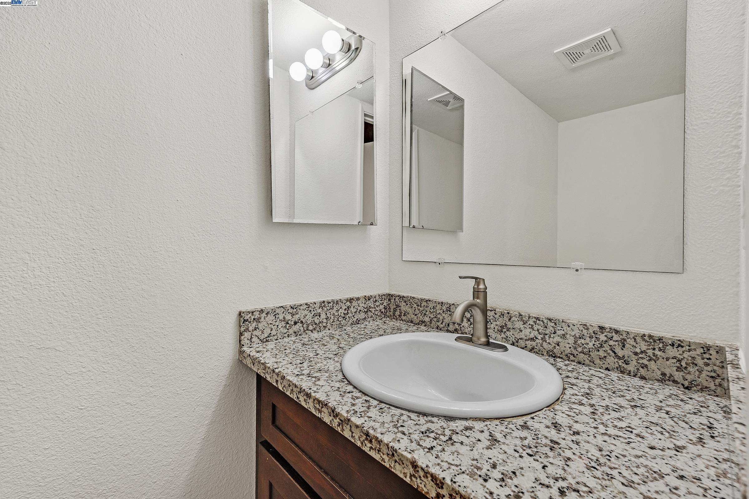 Detail Gallery Image 7 of 21 For 80 Portola Way #104,  Tracy,  CA 95376 - 3 Beds | 1/1 Baths