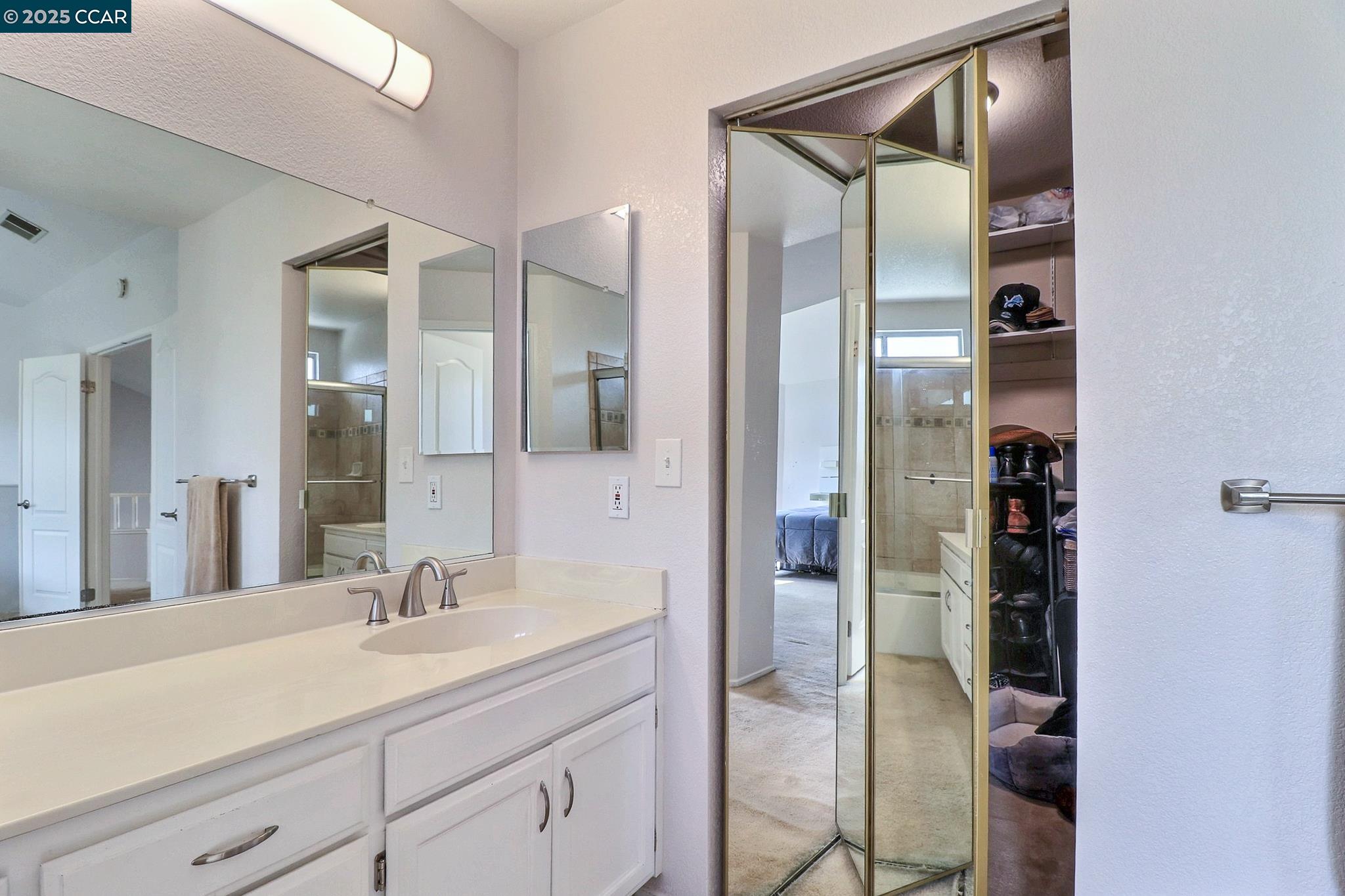 1728 Peachwillow St, Pittsburg, California 94565, 4 Bedrooms Bedrooms, 10 Rooms Rooms,2 BathroomsBathrooms,Residential Lease,For Rent,1728 Peachwillow St,41095877