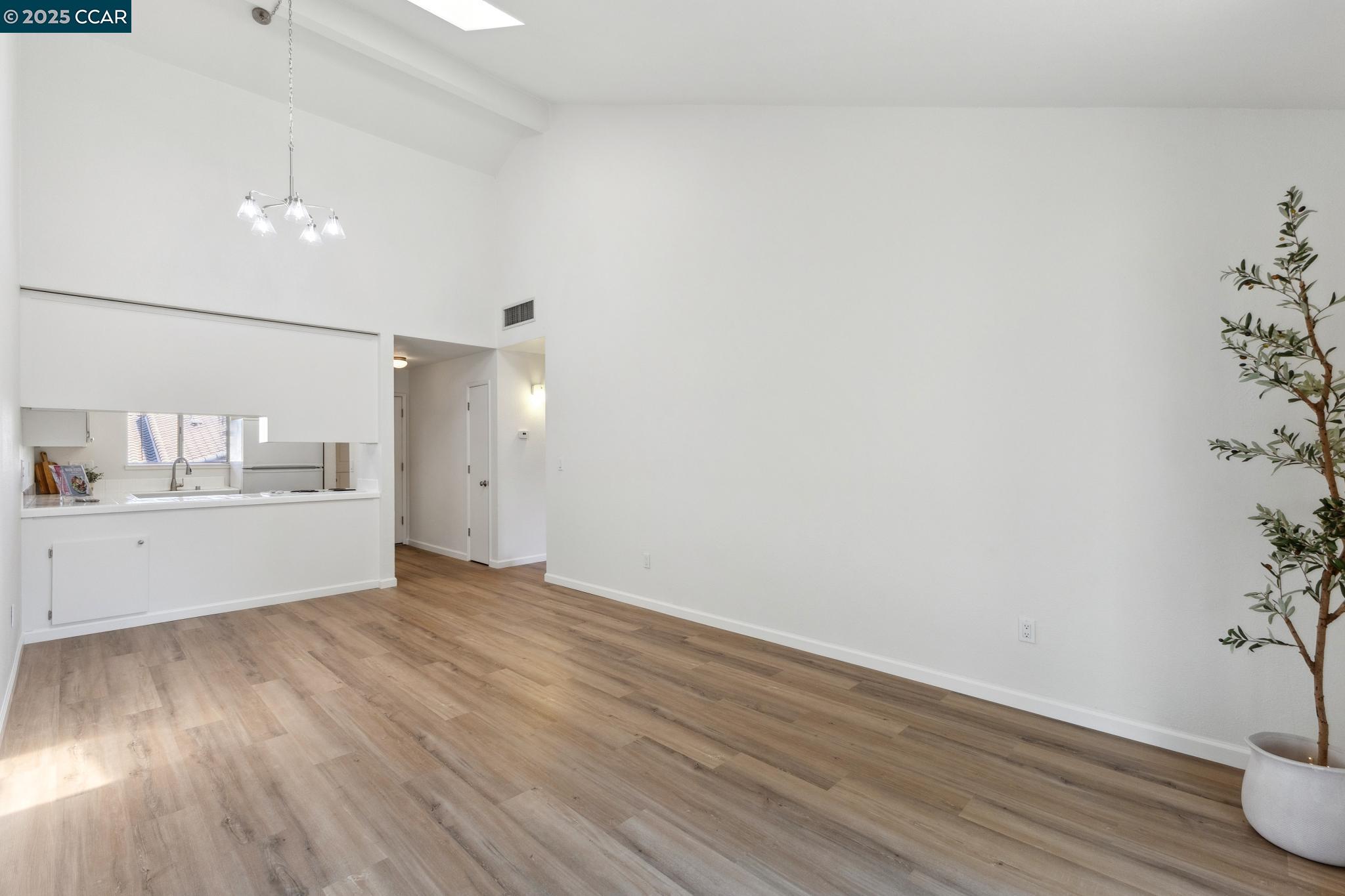 Photo #15: 41095881 Listing: Photo #15
