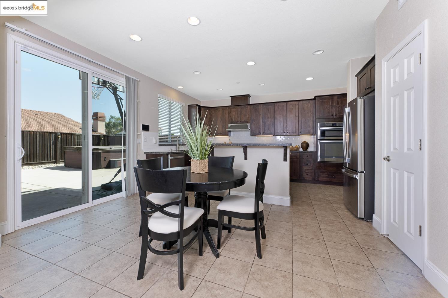 Detail Gallery Image 14 of 44 For 1604 Coventry Dr, Oakley,  CA 94561 - 4 Beds | 2/1 Baths