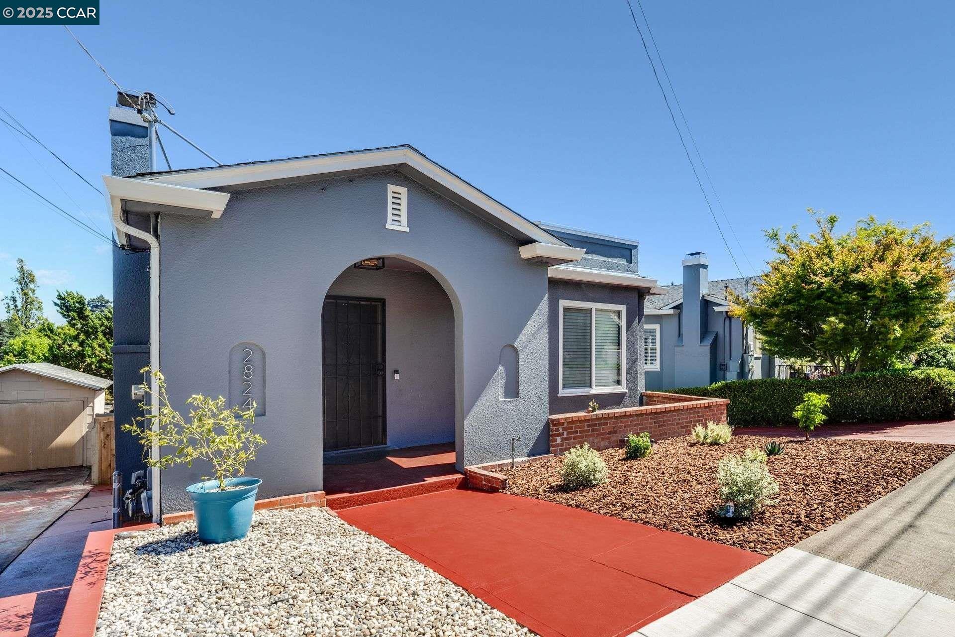 Detail Gallery Image 2 of 30 For 2824 Best Avenue, Oakland,  CA 94619 - 3 Beds | 1 Baths