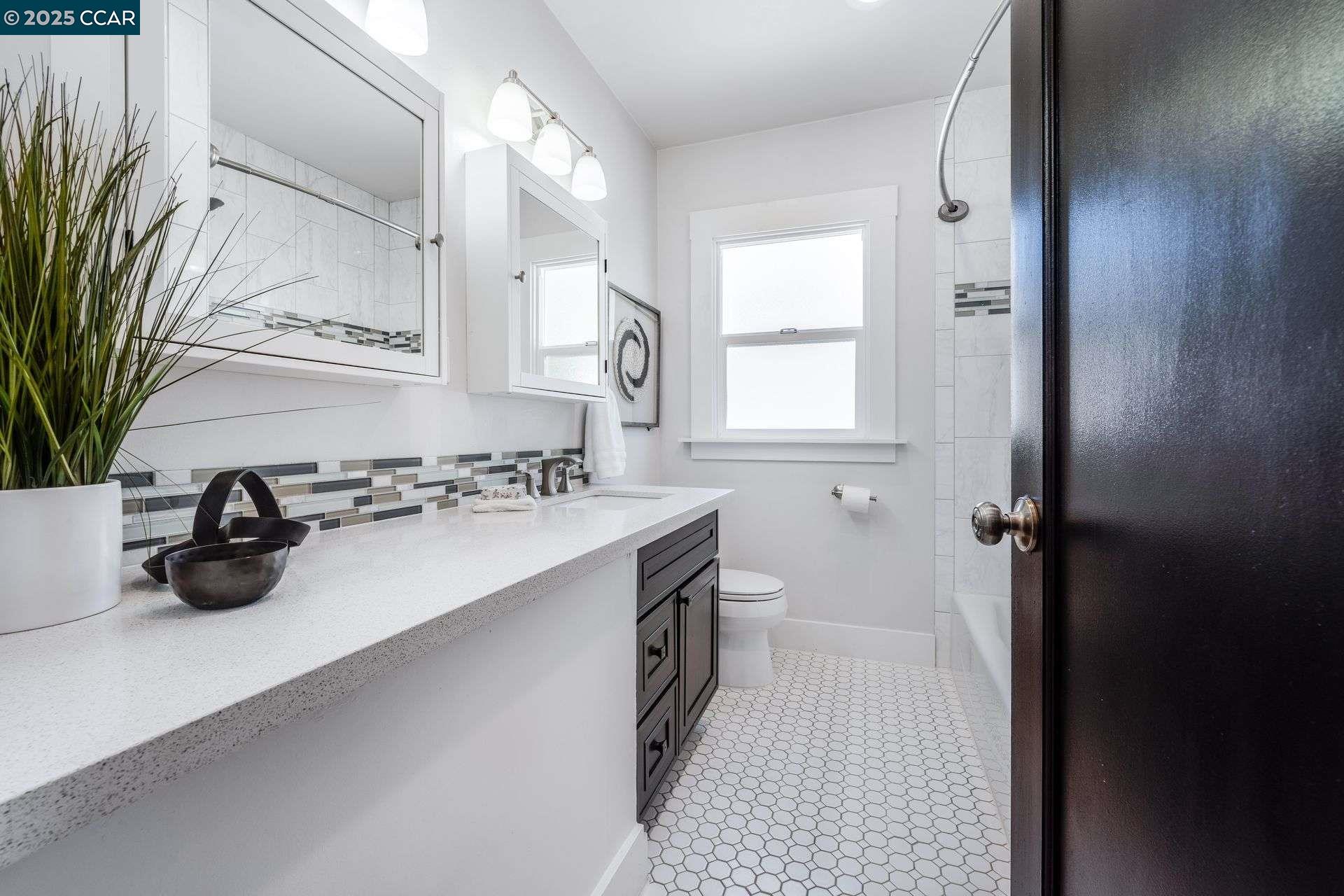 Detail Gallery Image 12 of 30 For 2824 Best Avenue, Oakland,  CA 94619 - 3 Beds | 1 Baths
