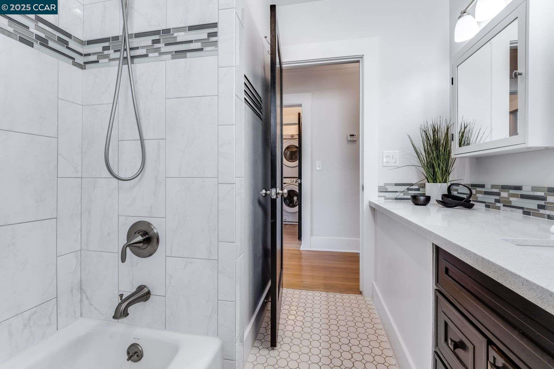 Detail Gallery Image 17 of 30 For 2824 Best Avenue, Oakland,  CA 94619 - 3 Beds | 1 Baths