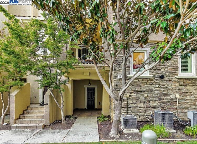 Detail Gallery Image 2 of 33 For 4418 Fitzwilliam Street, Dublin,  CA 94568 - 3 Beds | 2/1 Baths