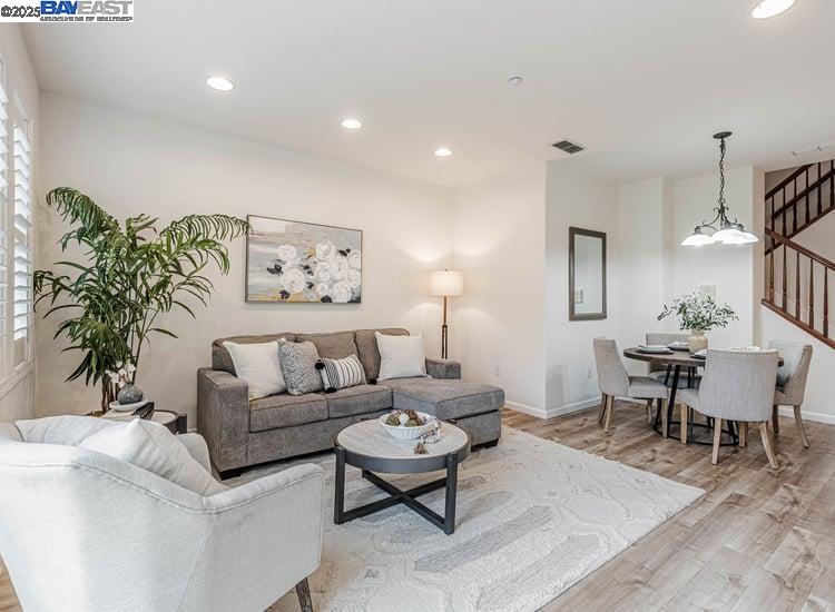 Detail Gallery Image 5 of 33 For 4418 Fitzwilliam Street, Dublin,  CA 94568 - 3 Beds | 2/1 Baths