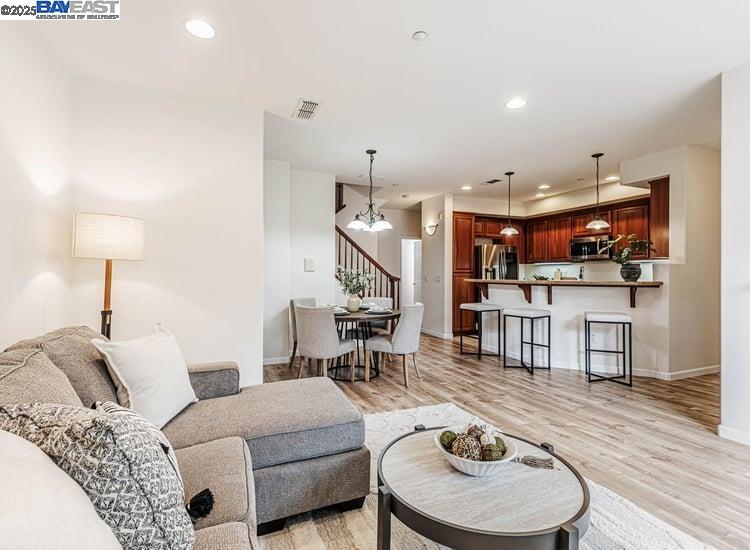 Detail Gallery Image 8 of 33 For 4418 Fitzwilliam Street, Dublin,  CA 94568 - 3 Beds | 2/1 Baths
