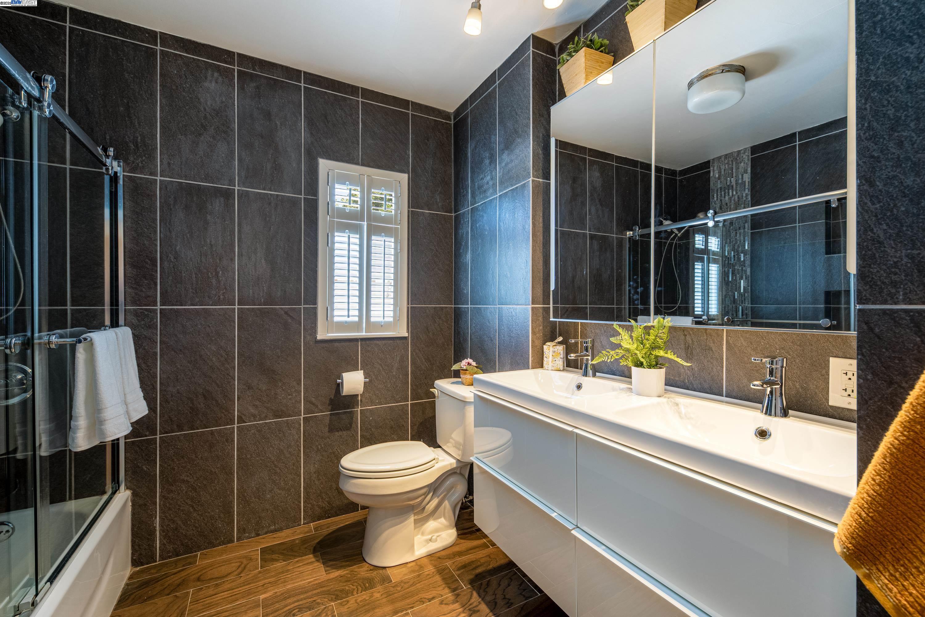 Detail Gallery Image 14 of 42 For 4545 Tompkins Ave, Oakland,  CA 94619 - 3 Beds | 2 Baths