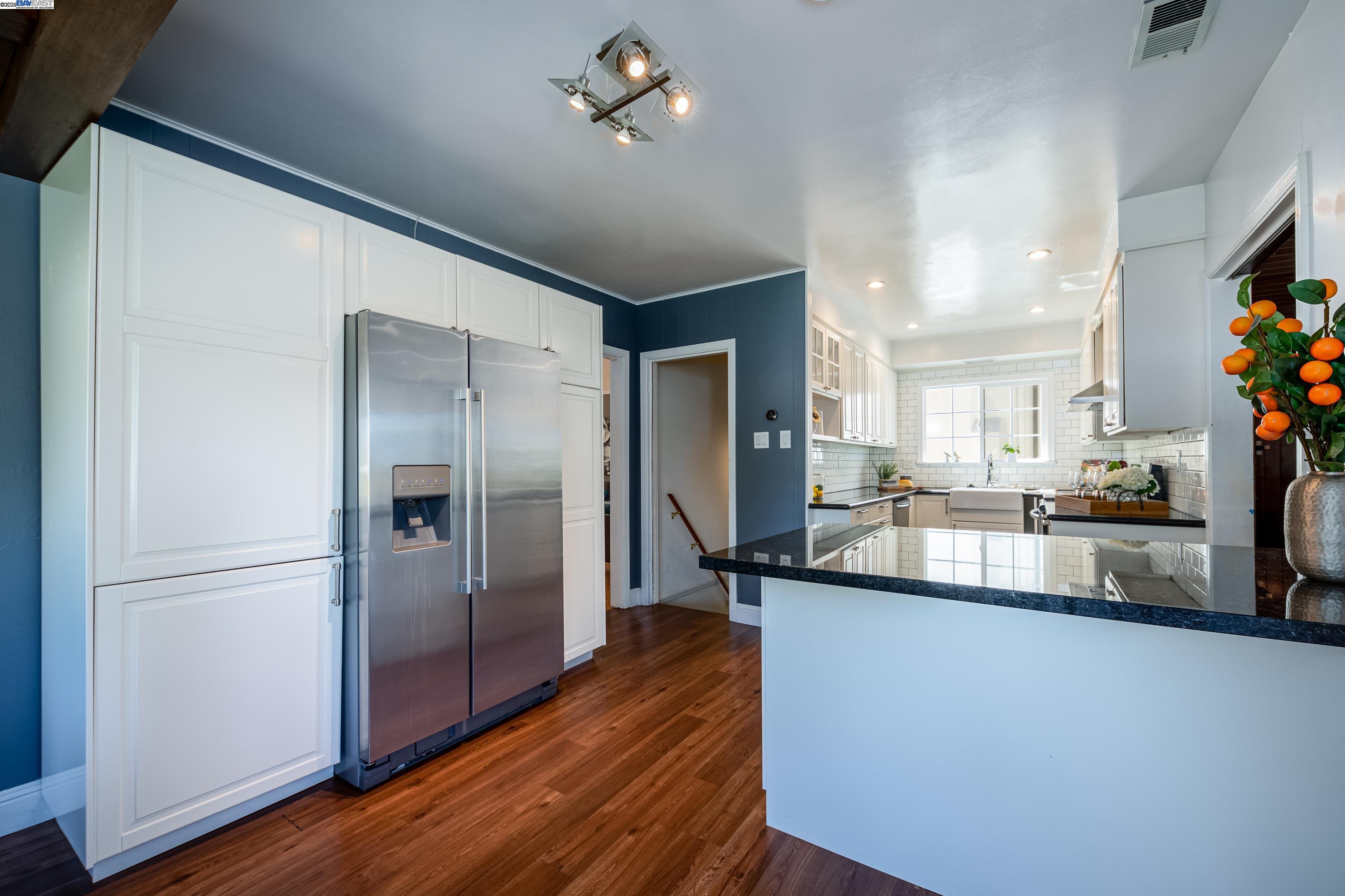 Detail Gallery Image 15 of 42 For 4545 Tompkins Ave, Oakland,  CA 94619 - 3 Beds | 2 Baths