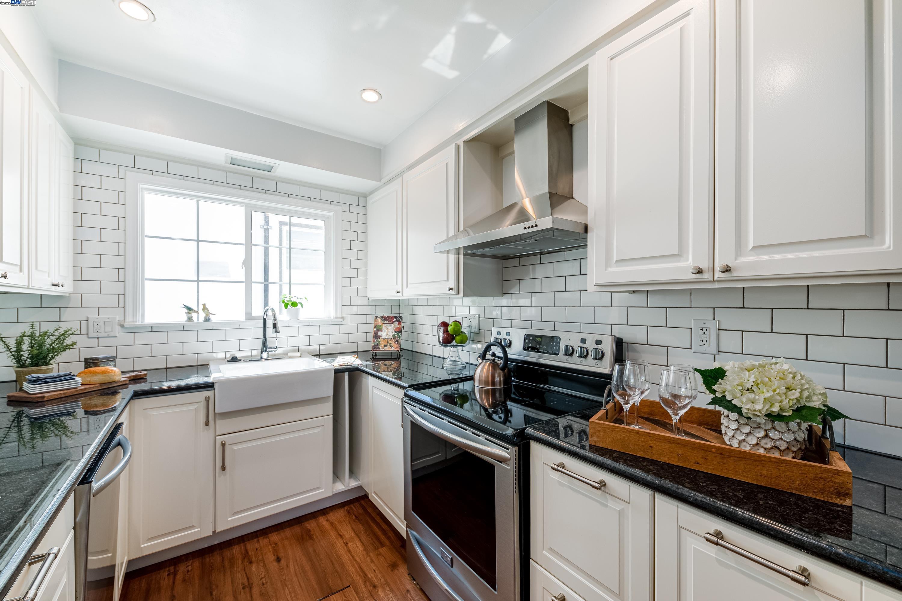 Detail Gallery Image 16 of 42 For 4545 Tompkins Ave, Oakland,  CA 94619 - 3 Beds | 2 Baths