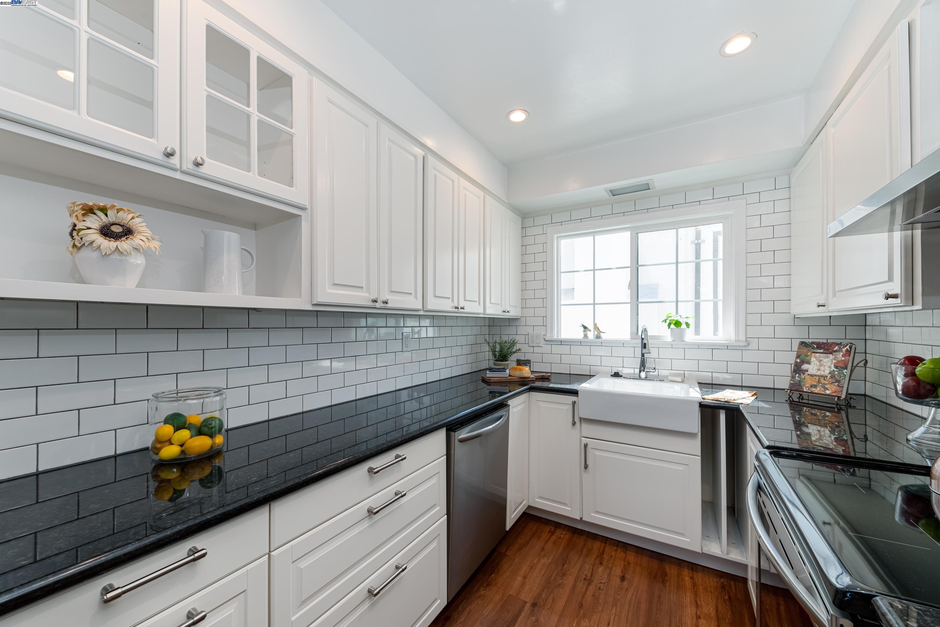 Detail Gallery Image 17 of 42 For 4545 Tompkins Ave, Oakland,  CA 94619 - 3 Beds | 2 Baths