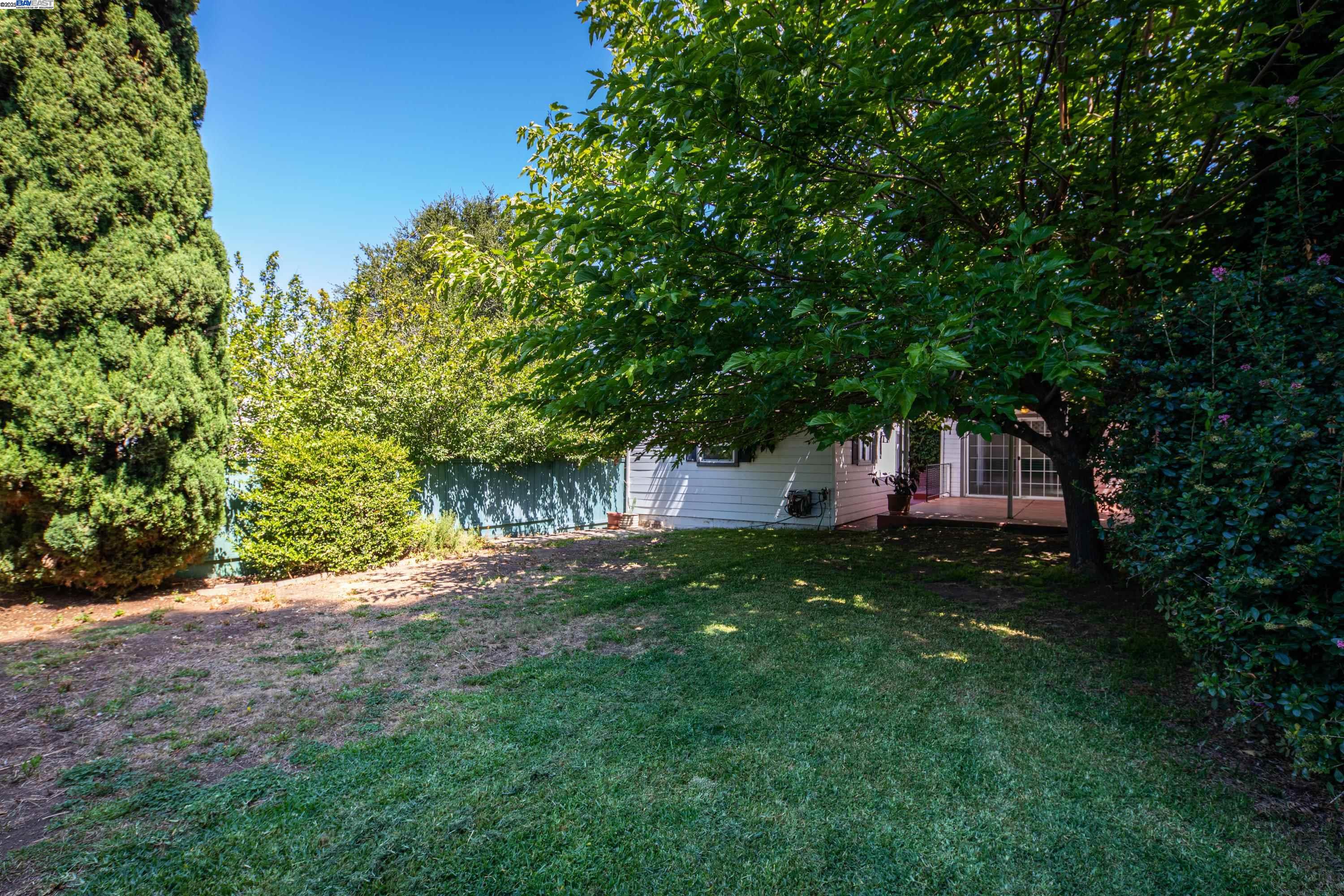 Detail Gallery Image 32 of 42 For 4545 Tompkins Ave, Oakland,  CA 94619 - 3 Beds | 2 Baths