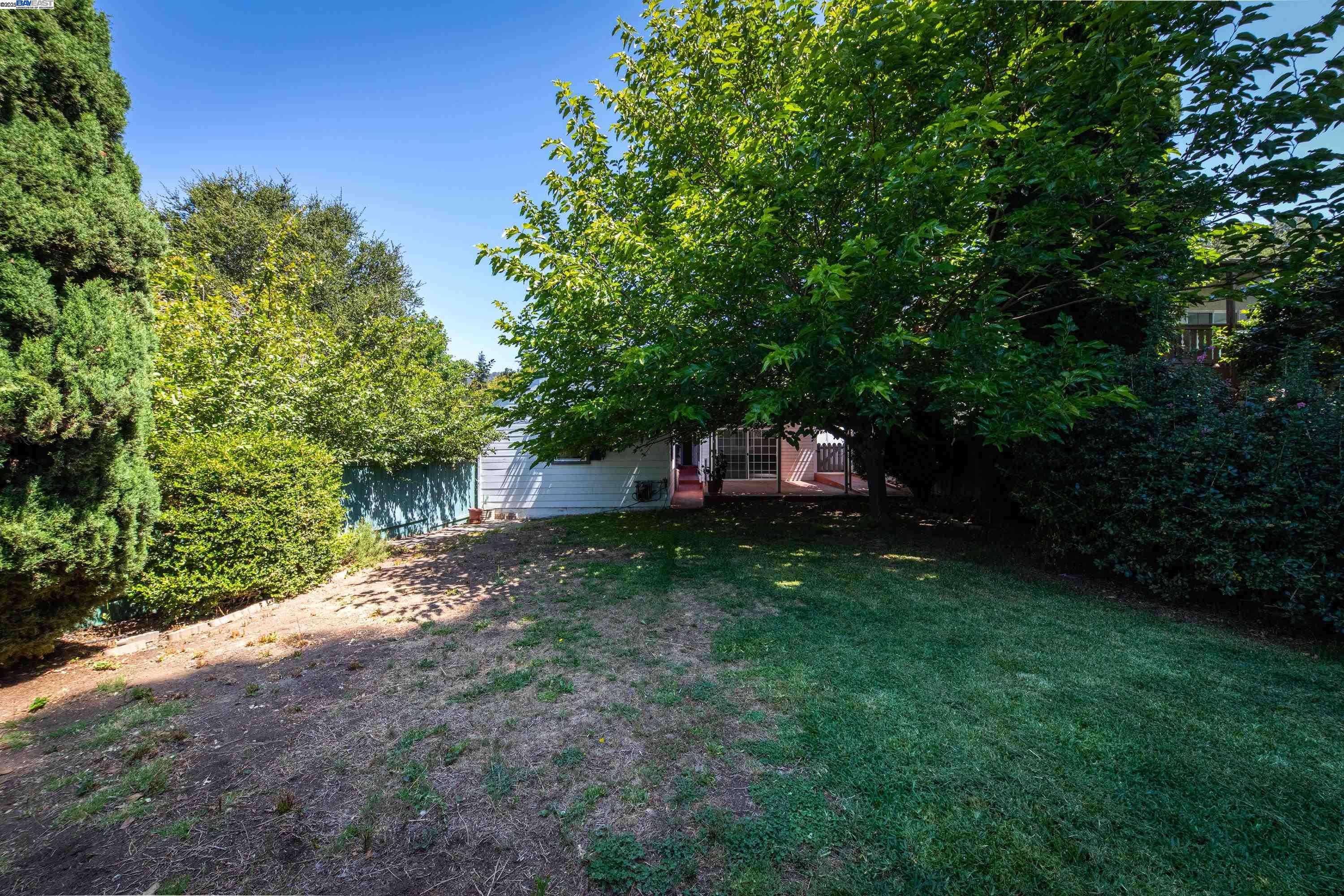 Detail Gallery Image 33 of 42 For 4545 Tompkins Ave, Oakland,  CA 94619 - 3 Beds | 2 Baths