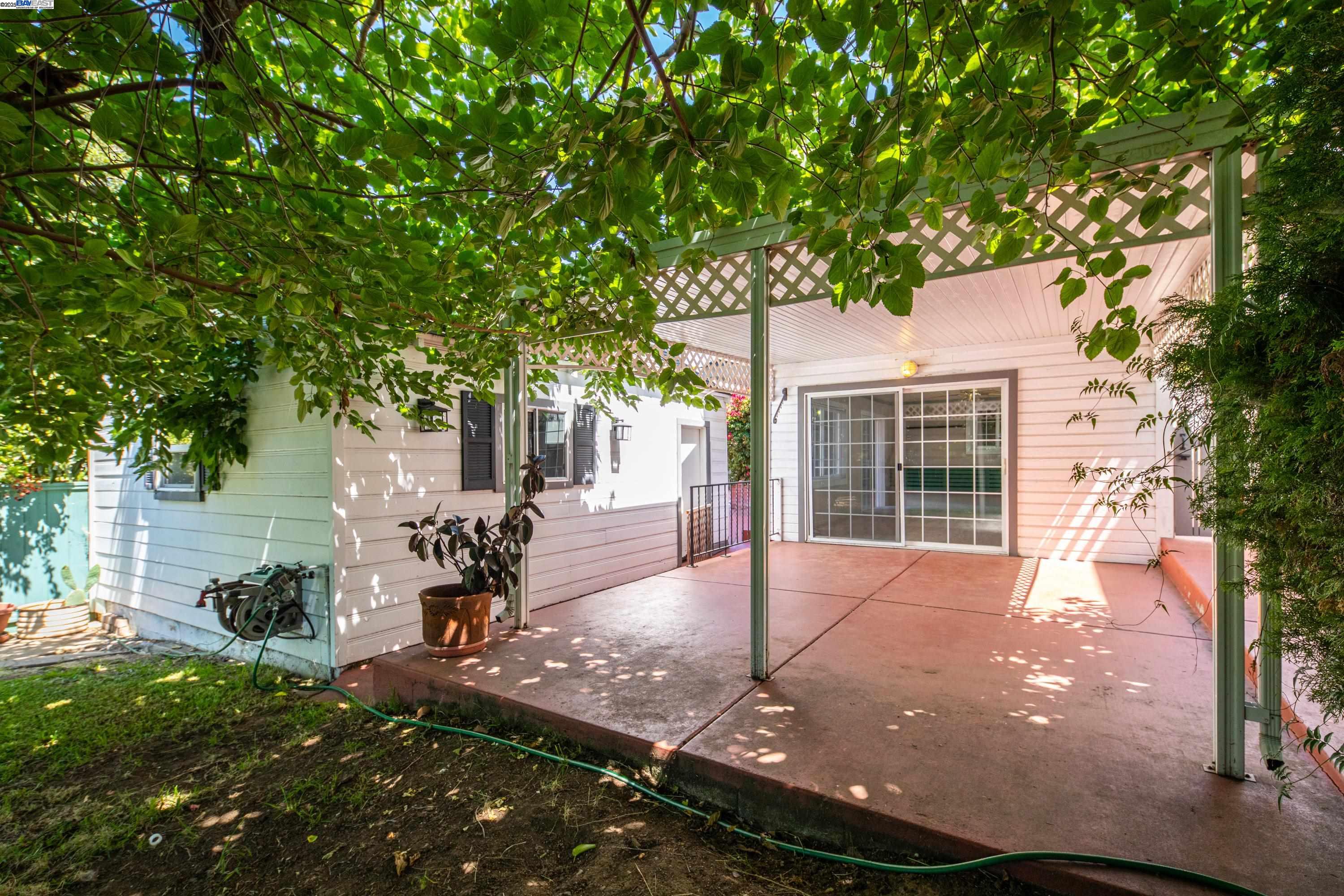 Detail Gallery Image 34 of 42 For 4545 Tompkins Ave, Oakland,  CA 94619 - 3 Beds | 2 Baths