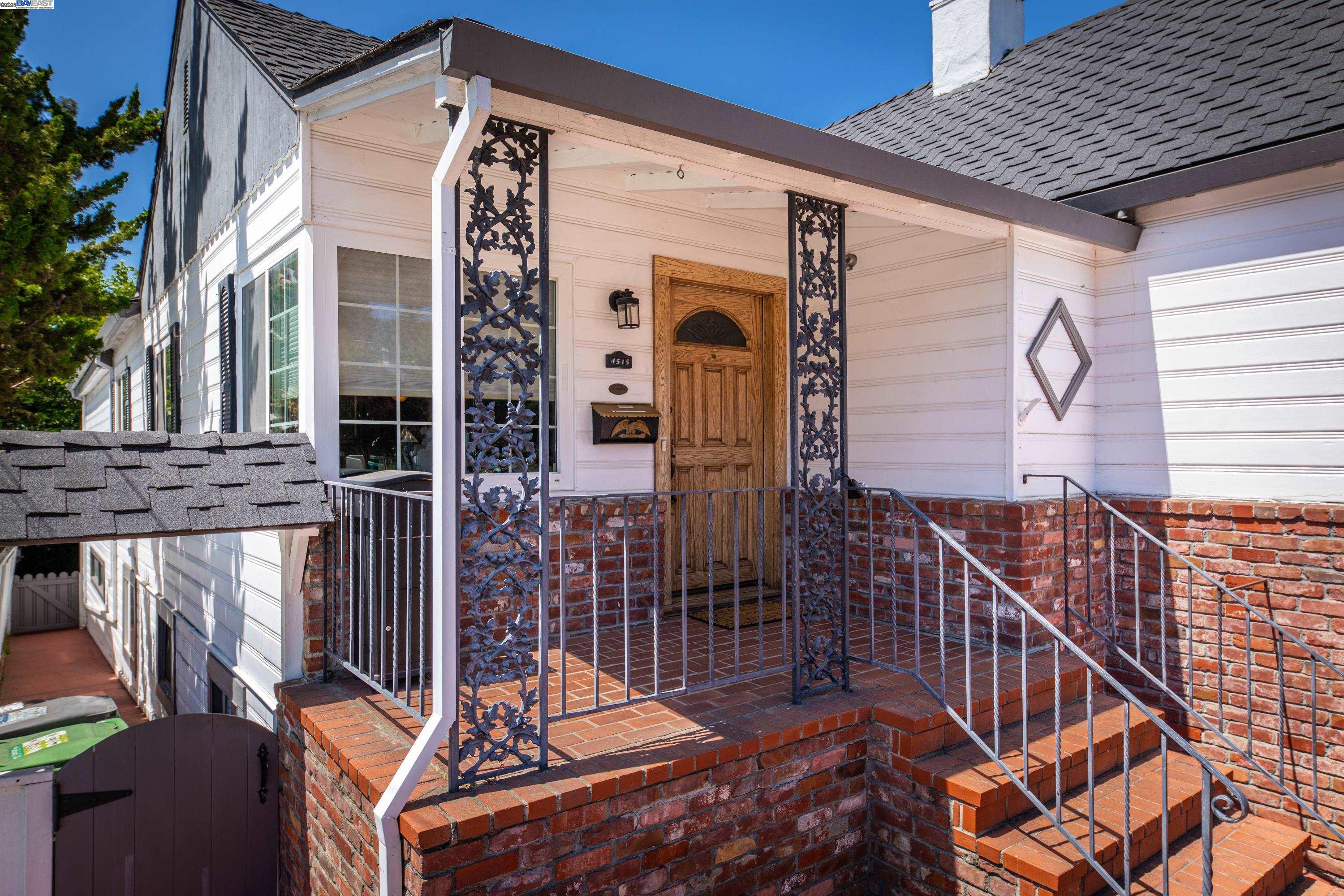 Detail Gallery Image 7 of 42 For 4545 Tompkins Ave, Oakland,  CA 94619 - 3 Beds | 2 Baths