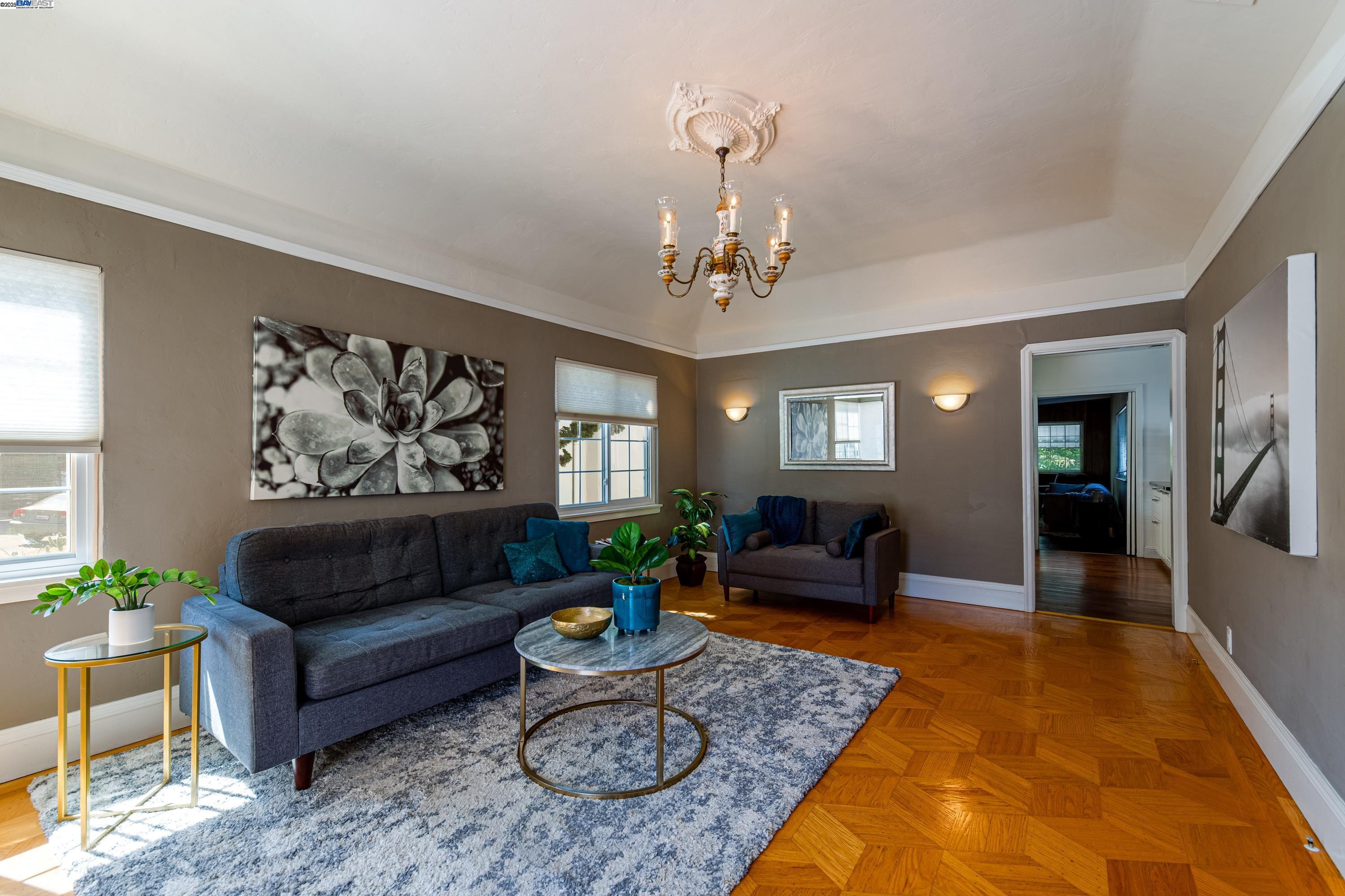 Detail Gallery Image 8 of 42 For 4545 Tompkins Ave, Oakland,  CA 94619 - 3 Beds | 2 Baths