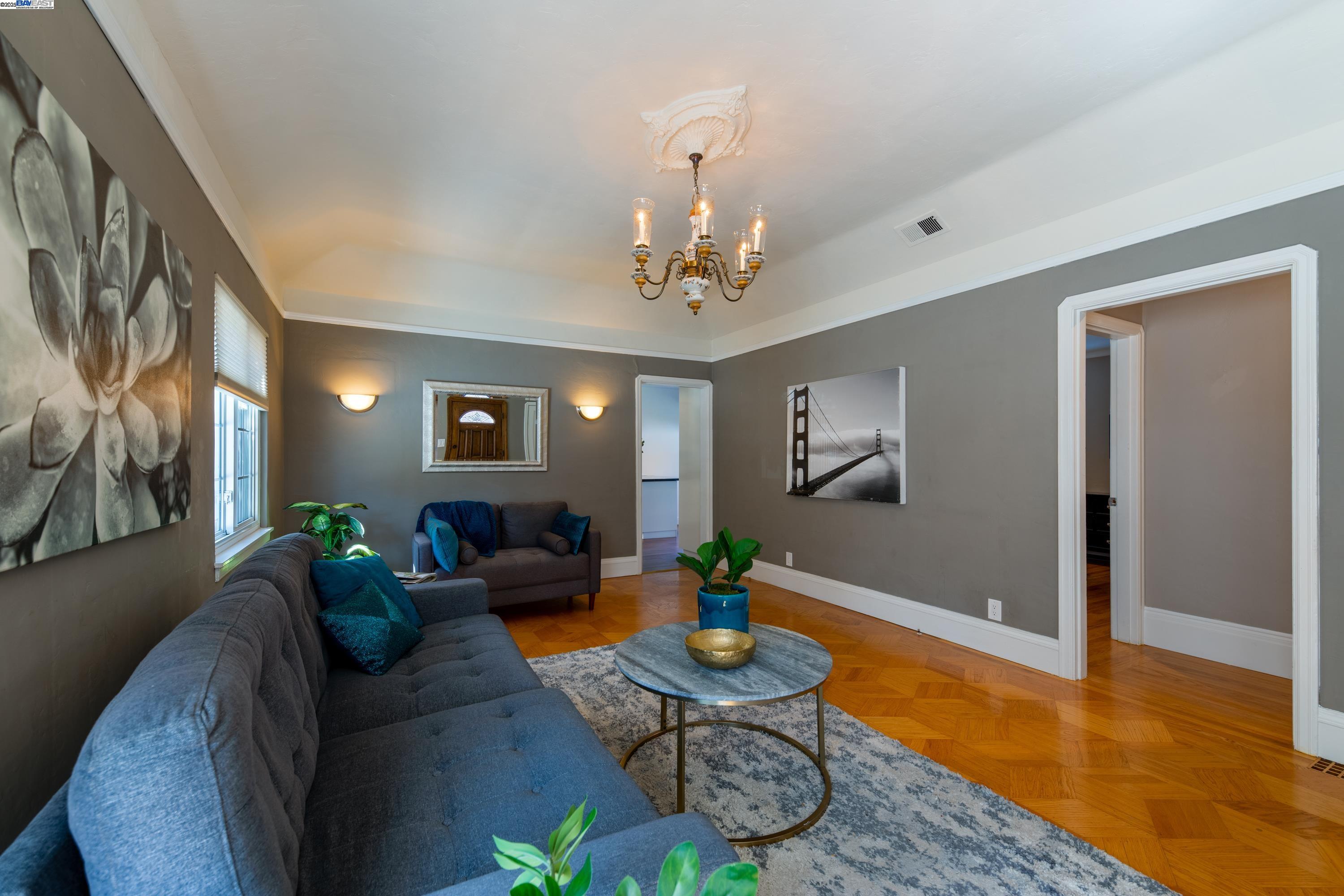 Detail Gallery Image 9 of 42 For 4545 Tompkins Ave, Oakland,  CA 94619 - 3 Beds | 2 Baths
