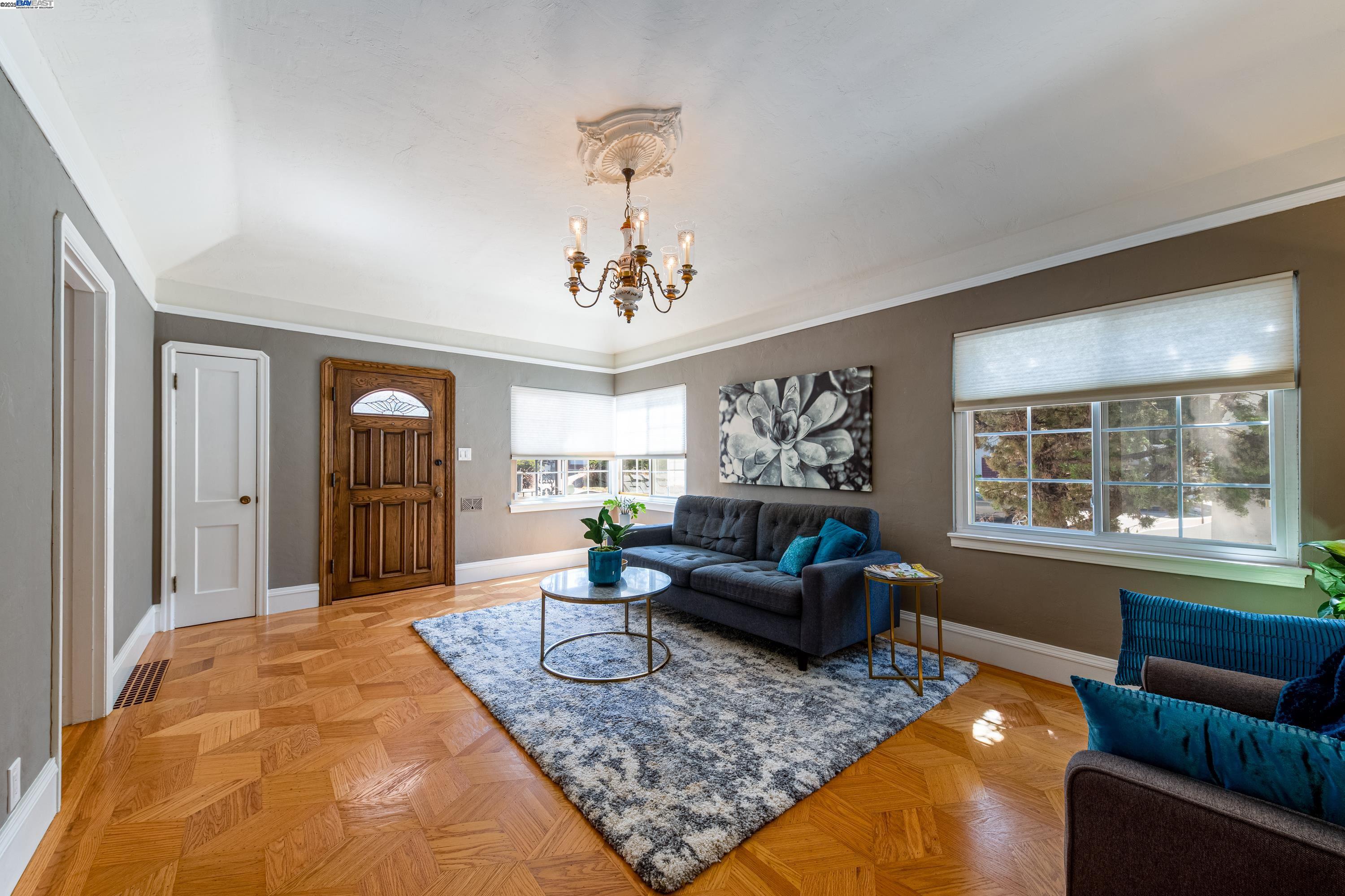 Detail Gallery Image 10 of 42 For 4545 Tompkins Ave, Oakland,  CA 94619 - 3 Beds | 2 Baths