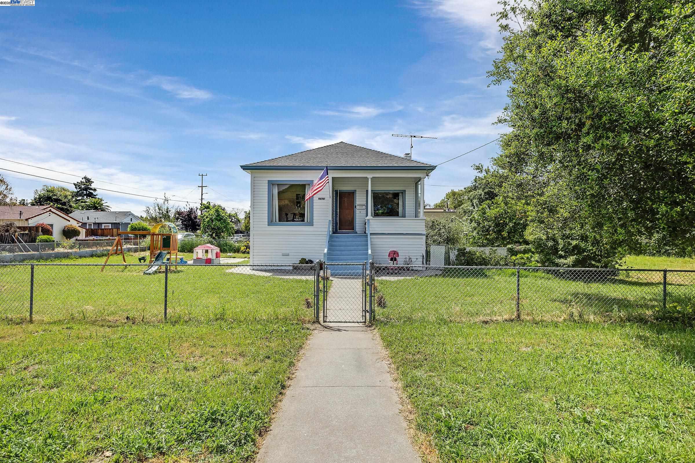 Detail Gallery Image 3 of 60 For 37879 3rd St, Fremont,  CA 94536 - 3 Beds | 1 Baths