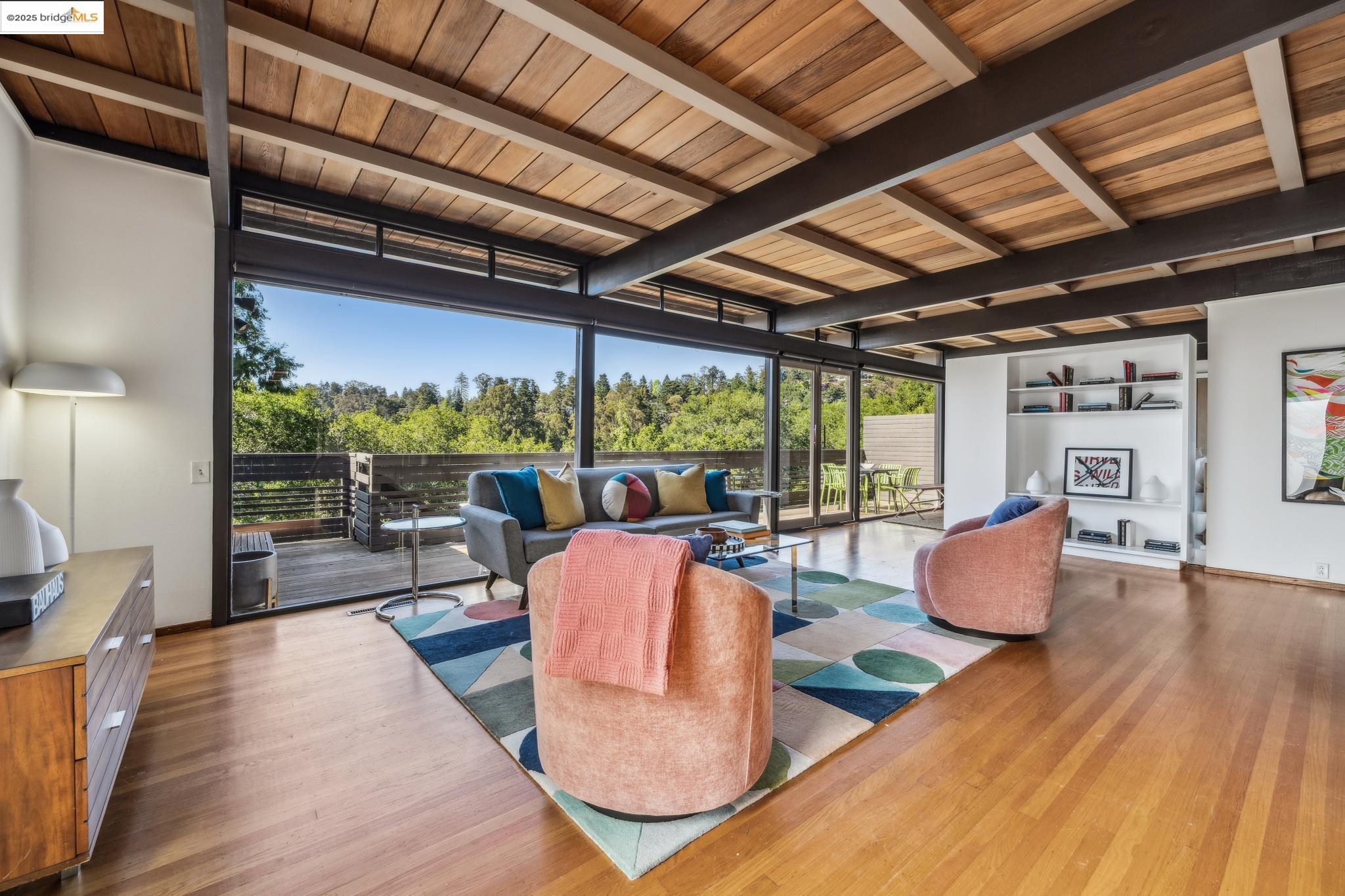 Detail Gallery Image 11 of 34 For 5855 Chelton Dr, Oakland,  CA 94611 - 2 Beds | 1 Baths