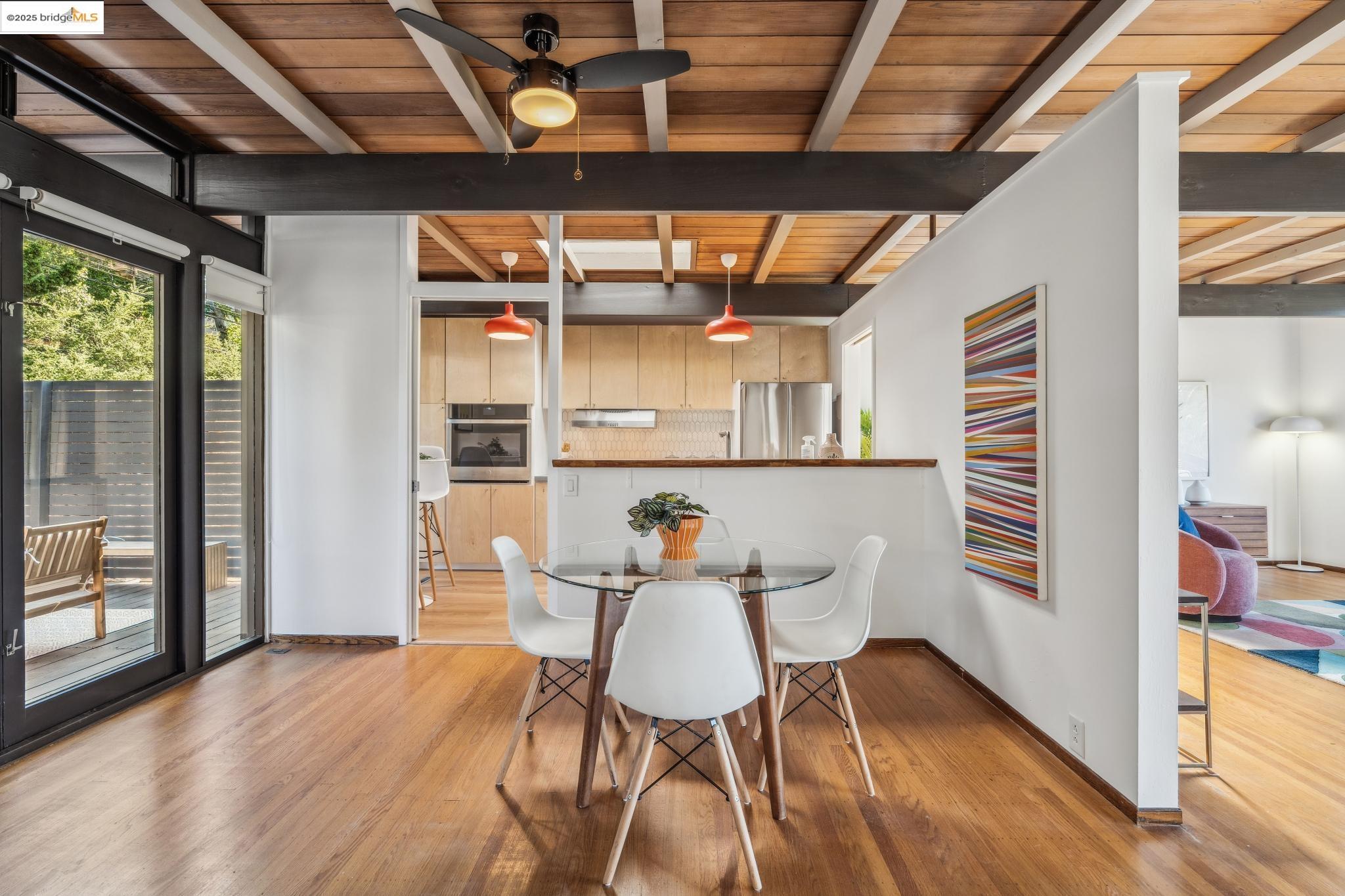 Detail Gallery Image 13 of 34 For 5855 Chelton Dr, Oakland,  CA 94611 - 2 Beds | 1 Baths
