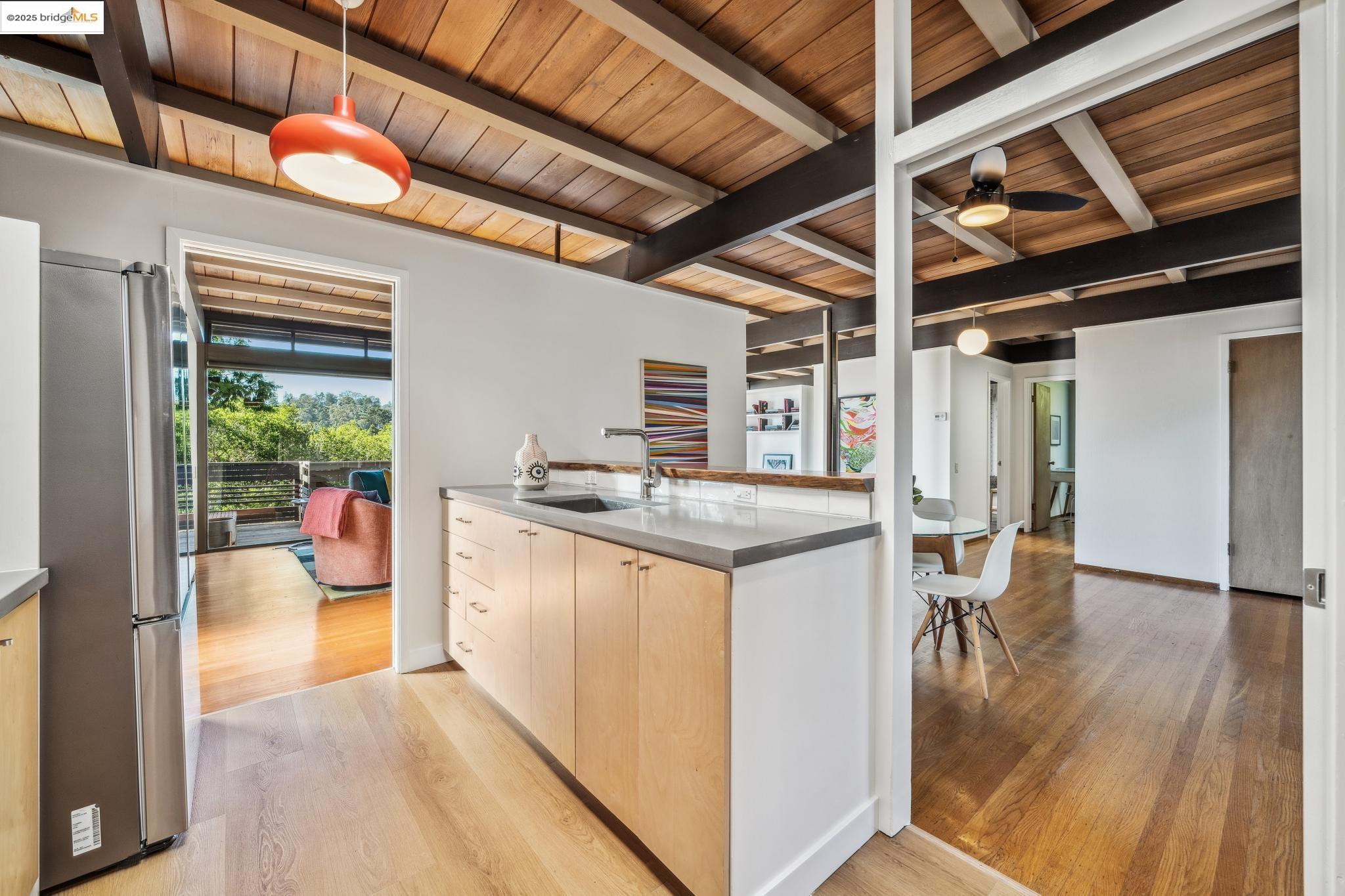 Detail Gallery Image 14 of 34 For 5855 Chelton Dr, Oakland,  CA 94611 - 2 Beds | 1 Baths