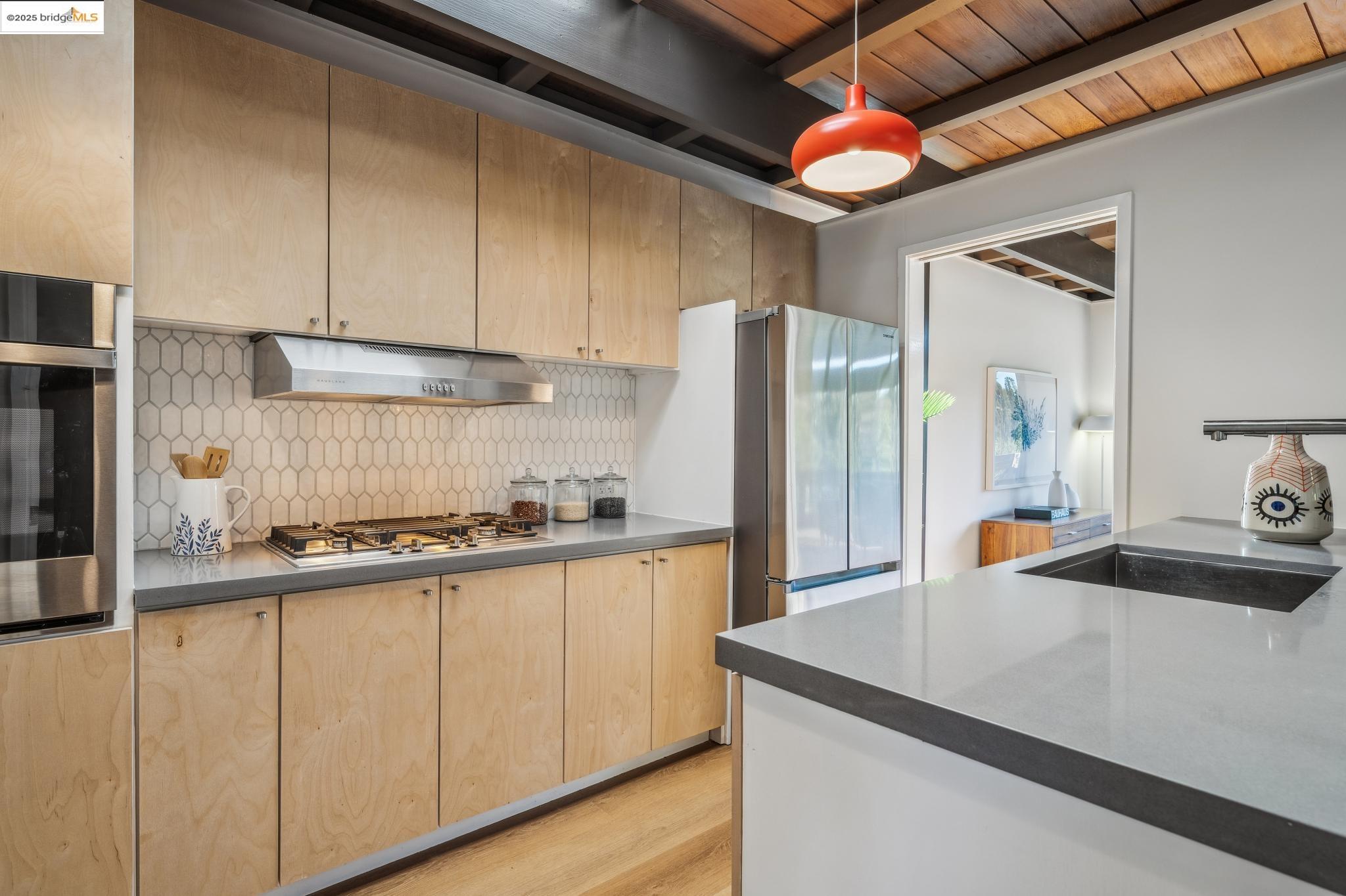 Detail Gallery Image 15 of 34 For 5855 Chelton Dr, Oakland,  CA 94611 - 2 Beds | 1 Baths