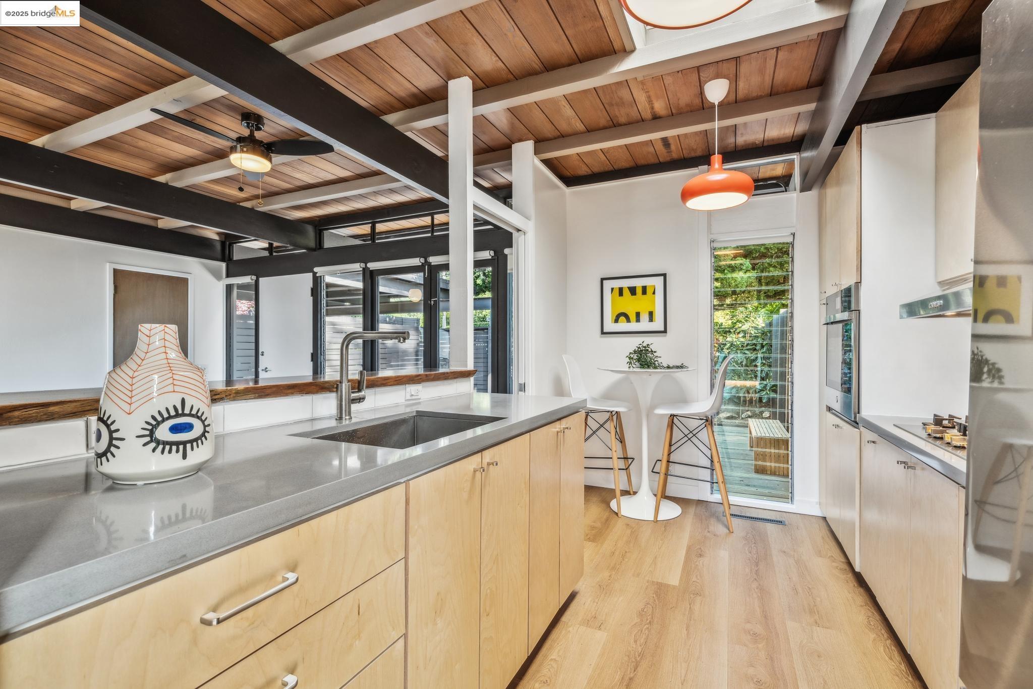 Detail Gallery Image 17 of 34 For 5855 Chelton Dr, Oakland,  CA 94611 - 2 Beds | 1 Baths