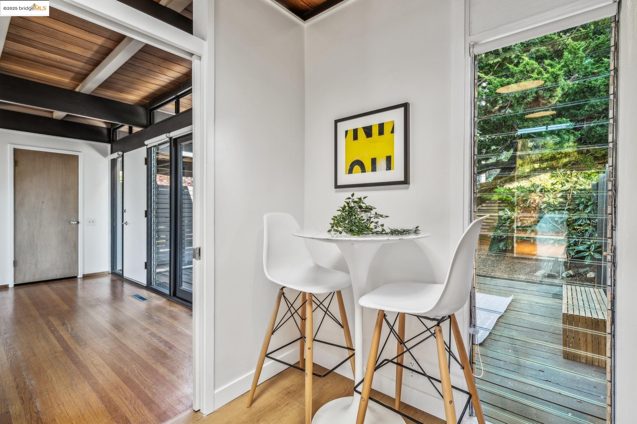 Detail Gallery Image 18 of 34 For 5855 Chelton Dr, Oakland,  CA 94611 - 2 Beds | 1 Baths