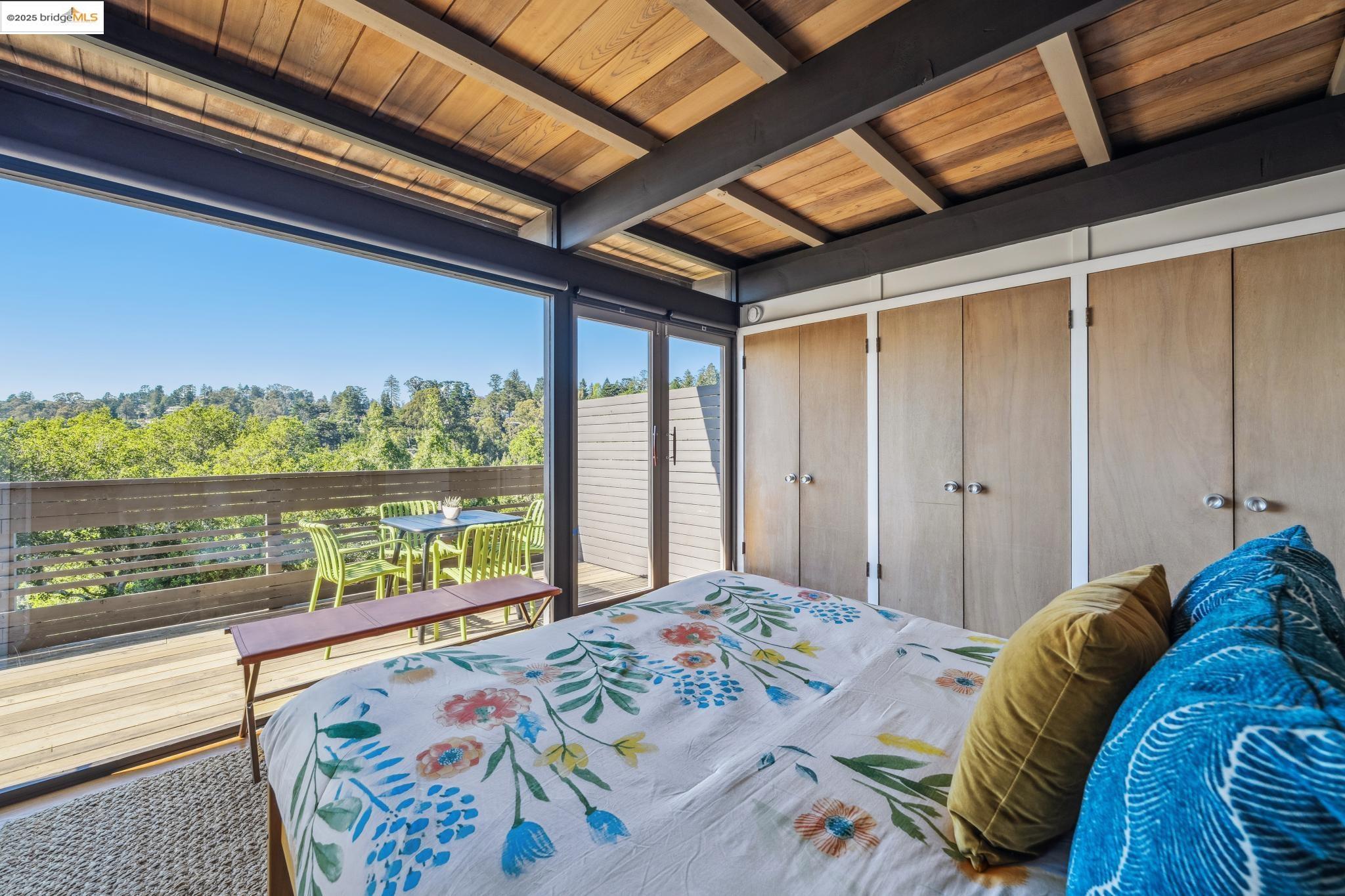 Detail Gallery Image 20 of 34 For 5855 Chelton Dr, Oakland,  CA 94611 - 2 Beds | 1 Baths