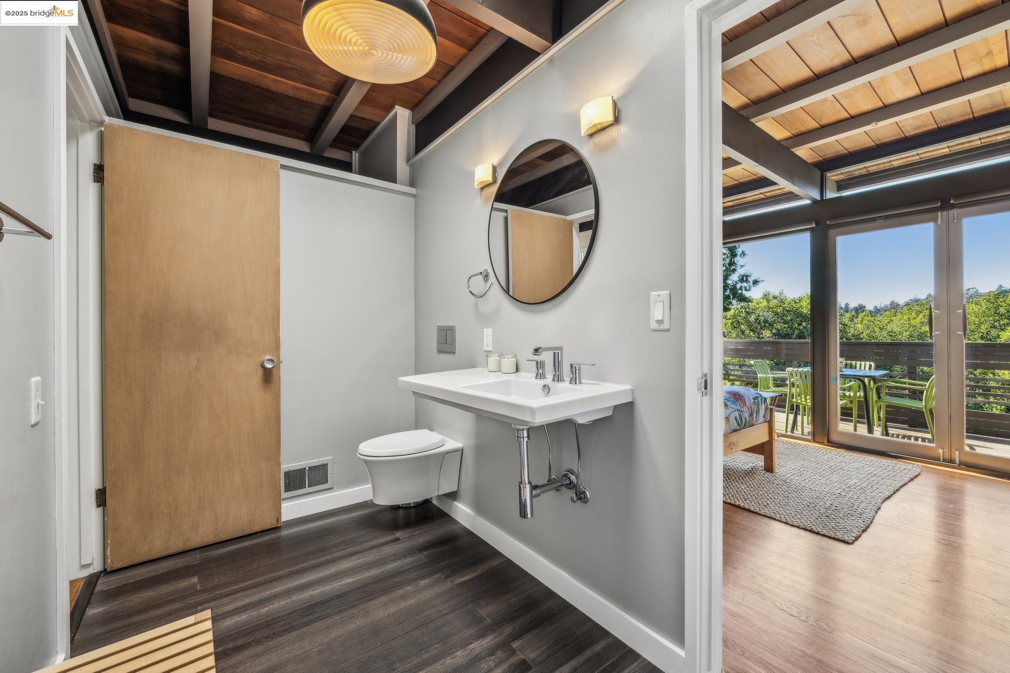 Detail Gallery Image 21 of 34 For 5855 Chelton Dr, Oakland,  CA 94611 - 2 Beds | 1 Baths