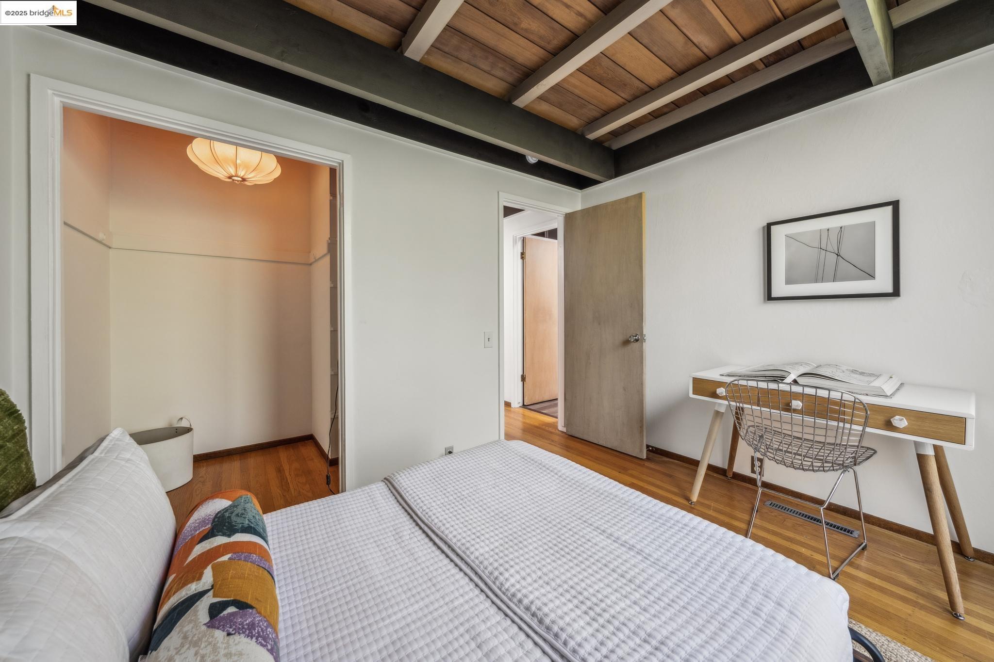 Detail Gallery Image 24 of 34 For 5855 Chelton Dr, Oakland,  CA 94611 - 2 Beds | 1 Baths