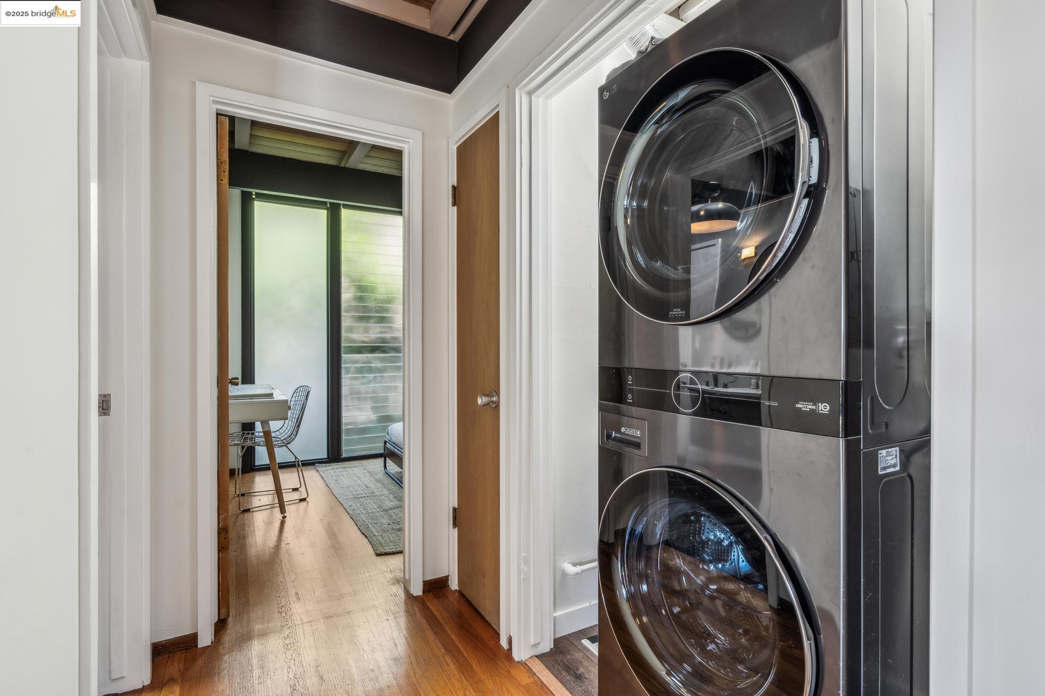 Detail Gallery Image 25 of 34 For 5855 Chelton Dr, Oakland,  CA 94611 - 2 Beds | 1 Baths