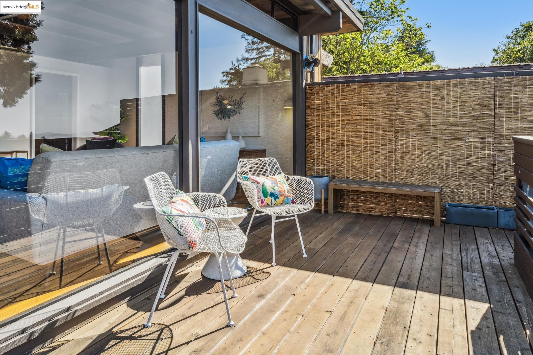 Detail Gallery Image 26 of 34 For 5855 Chelton Dr, Oakland,  CA 94611 - 2 Beds | 1 Baths