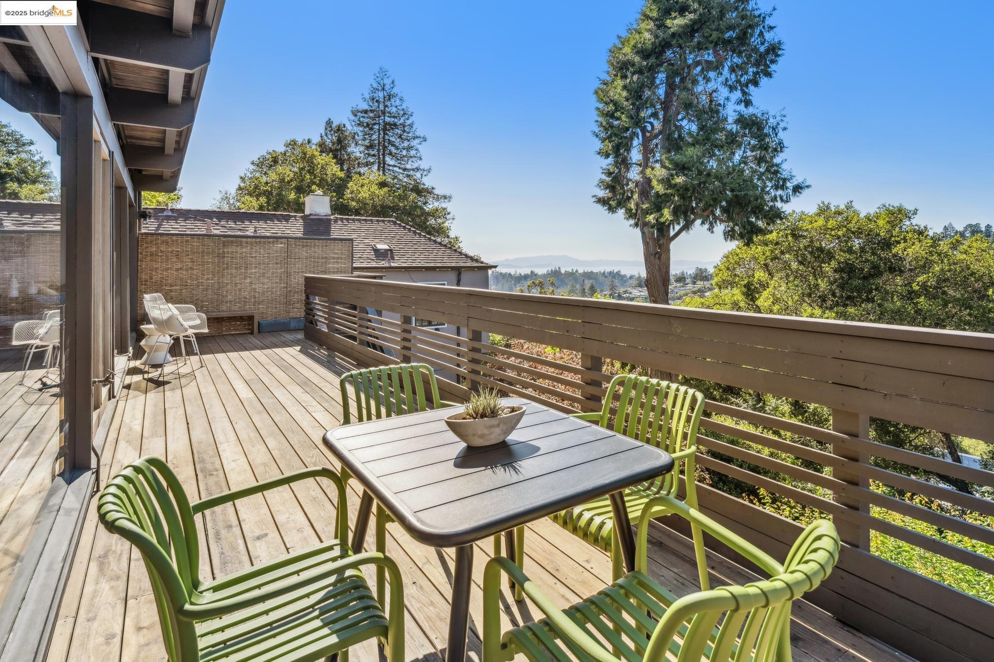Detail Gallery Image 27 of 34 For 5855 Chelton Dr, Oakland,  CA 94611 - 2 Beds | 1 Baths