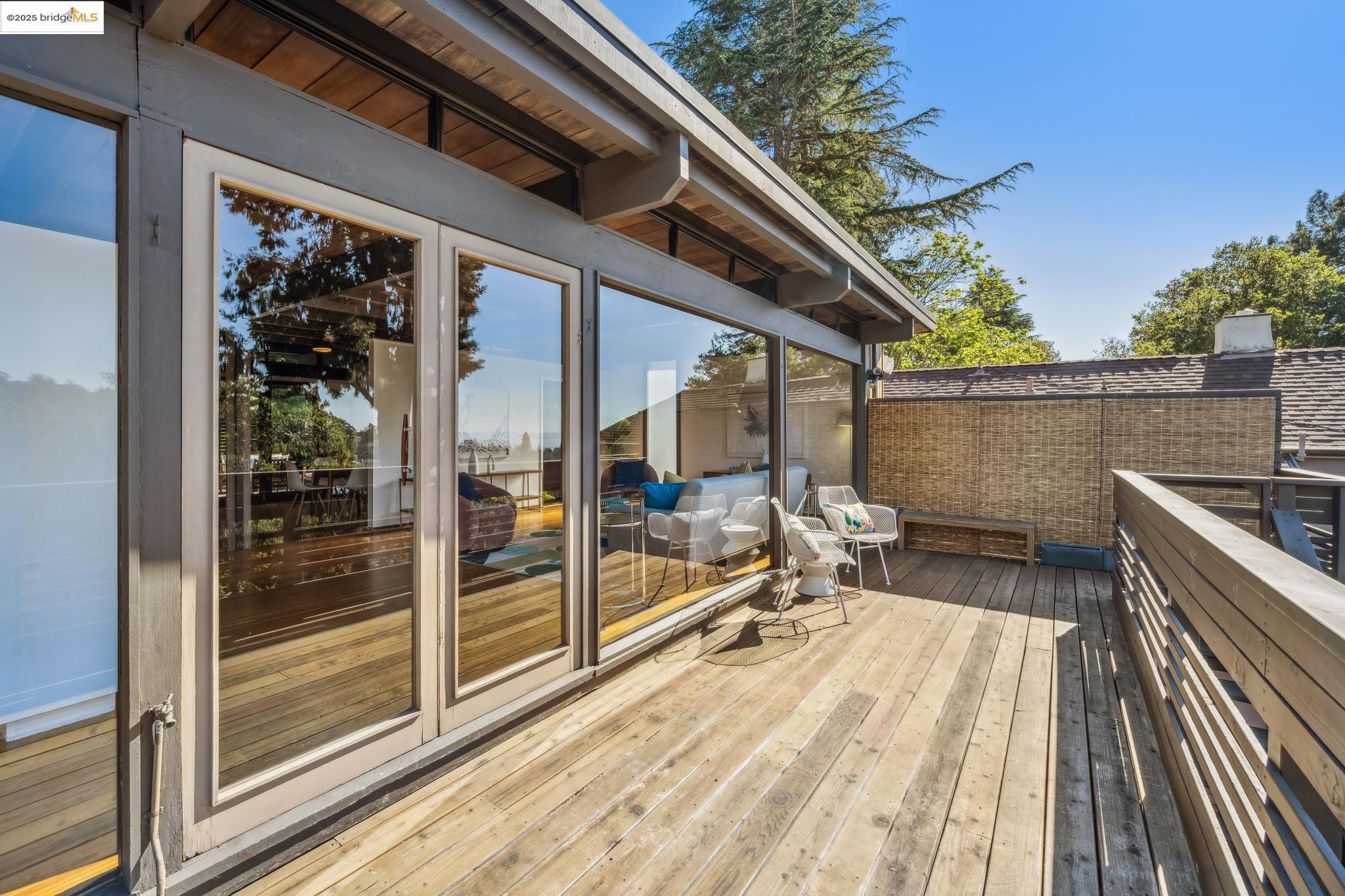 Detail Gallery Image 28 of 34 For 5855 Chelton Dr, Oakland,  CA 94611 - 2 Beds | 1 Baths
