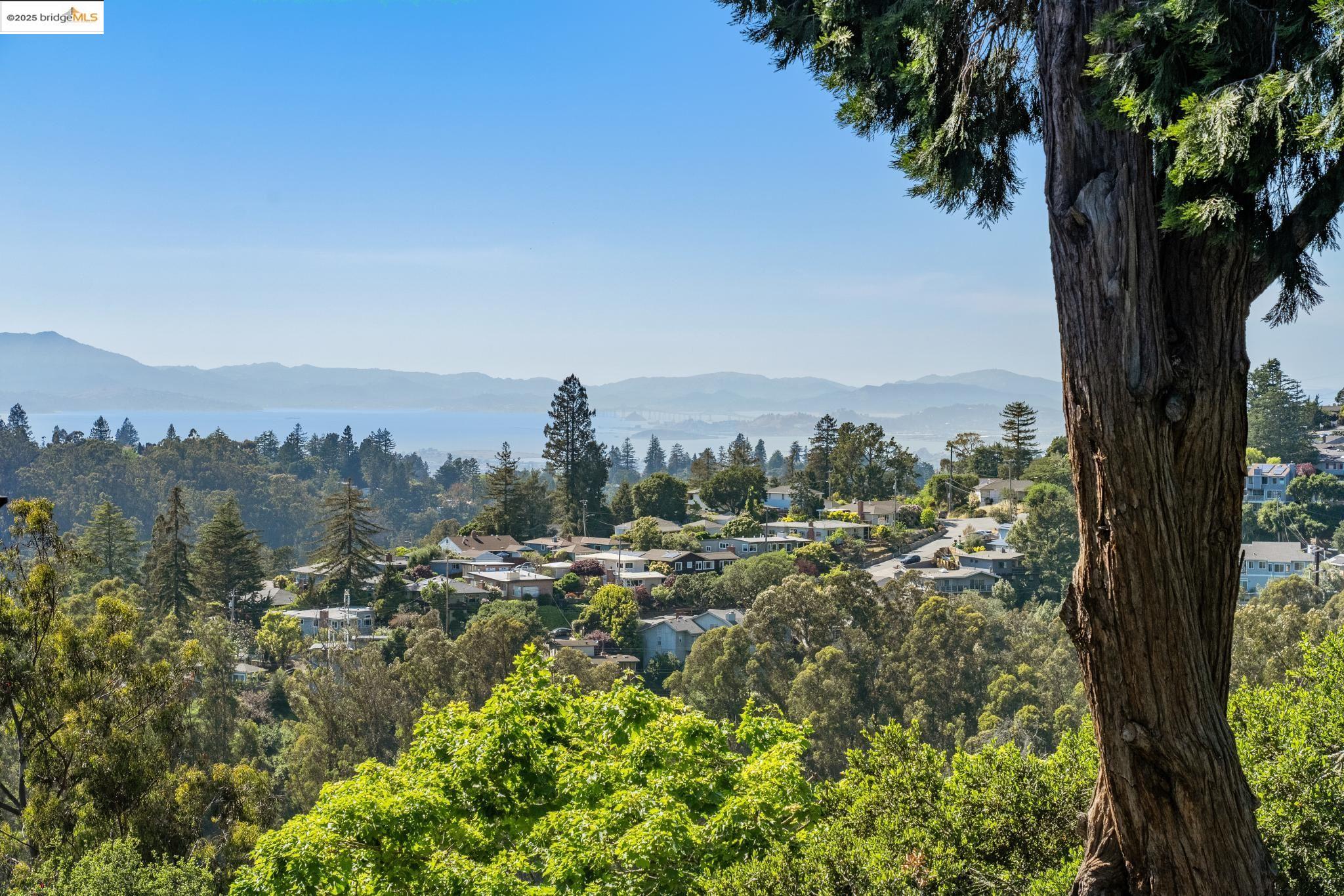 Detail Gallery Image 30 of 34 For 5855 Chelton Dr, Oakland,  CA 94611 - 2 Beds | 1 Baths