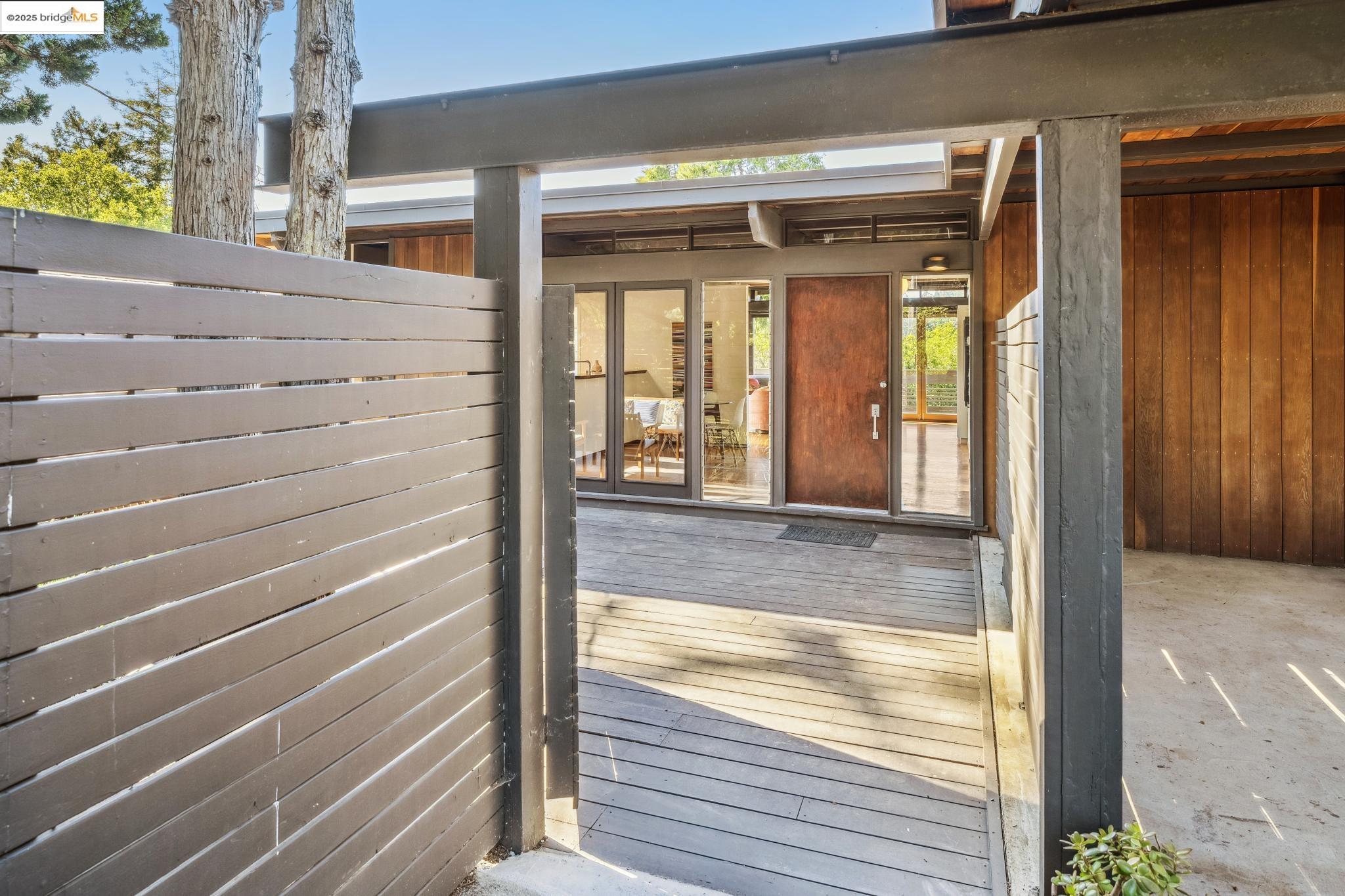 Detail Gallery Image 4 of 34 For 5855 Chelton Dr, Oakland,  CA 94611 - 2 Beds | 1 Baths