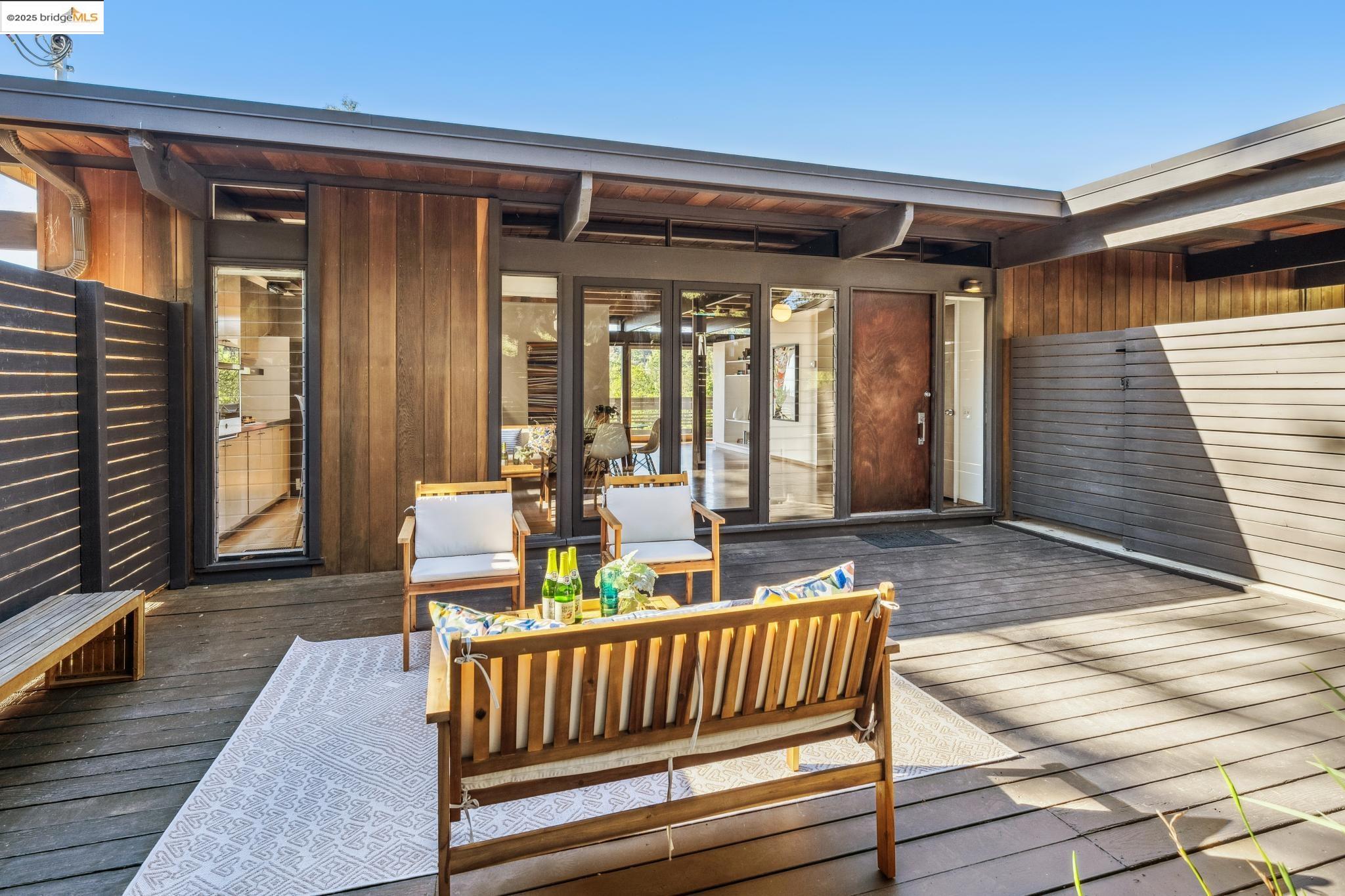 Detail Gallery Image 5 of 34 For 5855 Chelton Dr, Oakland,  CA 94611 - 2 Beds | 1 Baths