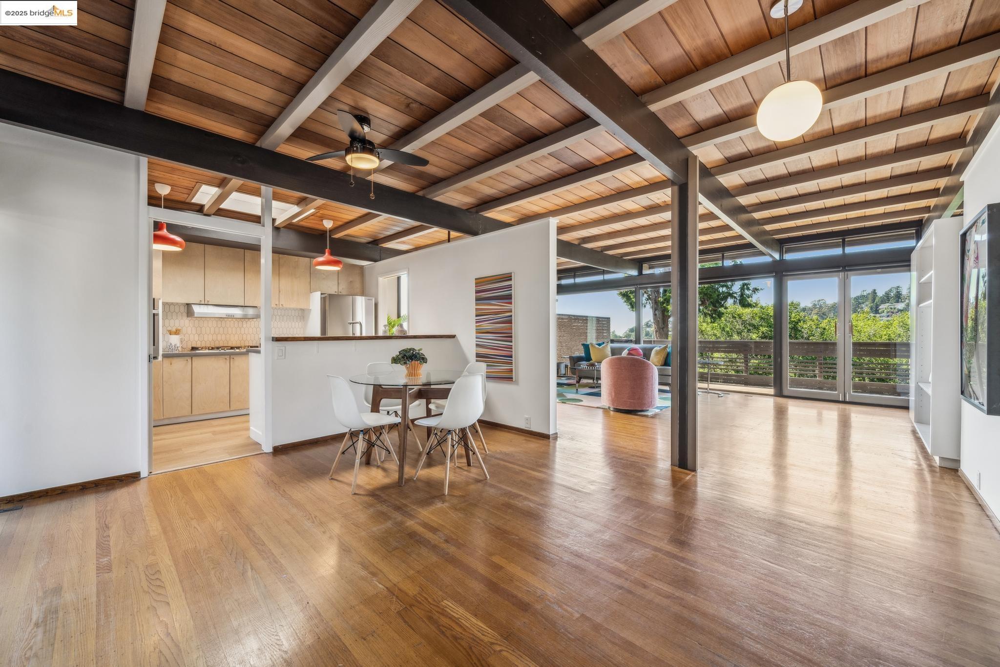 Detail Gallery Image 7 of 34 For 5855 Chelton Dr, Oakland,  CA 94611 - 2 Beds | 1 Baths