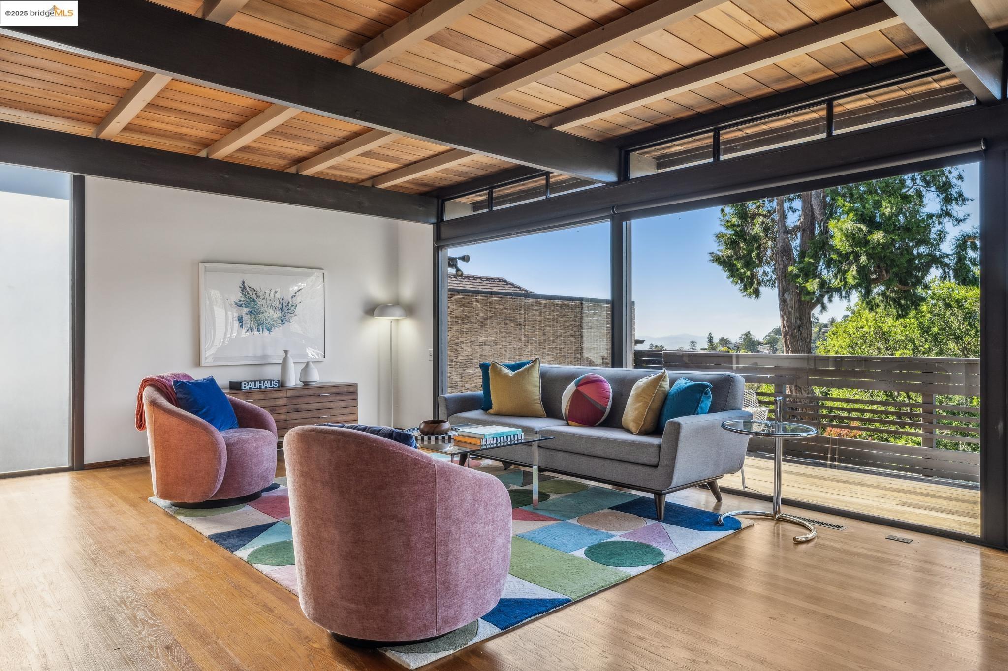 Detail Gallery Image 8 of 34 For 5855 Chelton Dr, Oakland,  CA 94611 - 2 Beds | 1 Baths