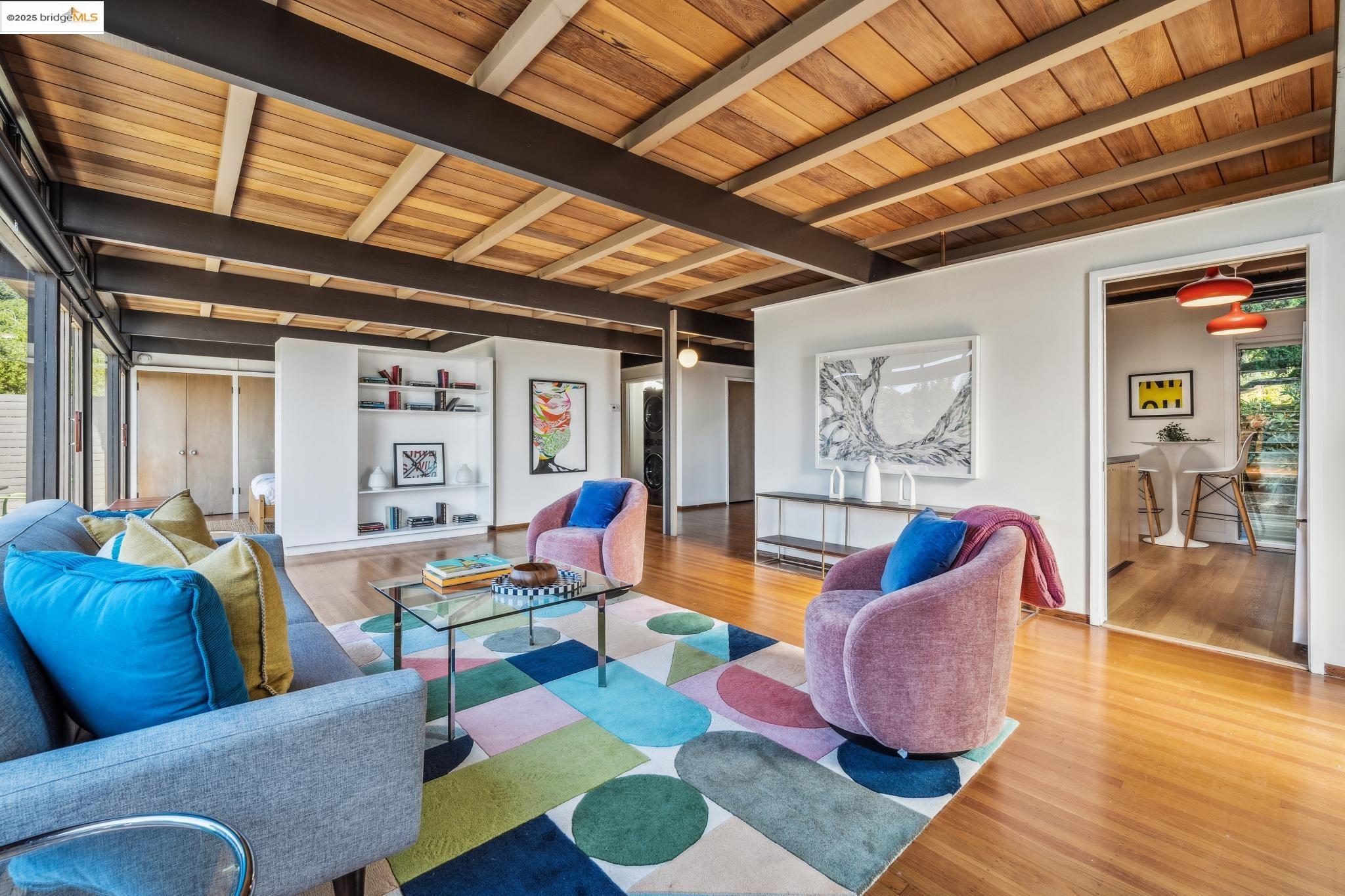 Detail Gallery Image 9 of 34 For 5855 Chelton Dr, Oakland,  CA 94611 - 2 Beds | 1 Baths