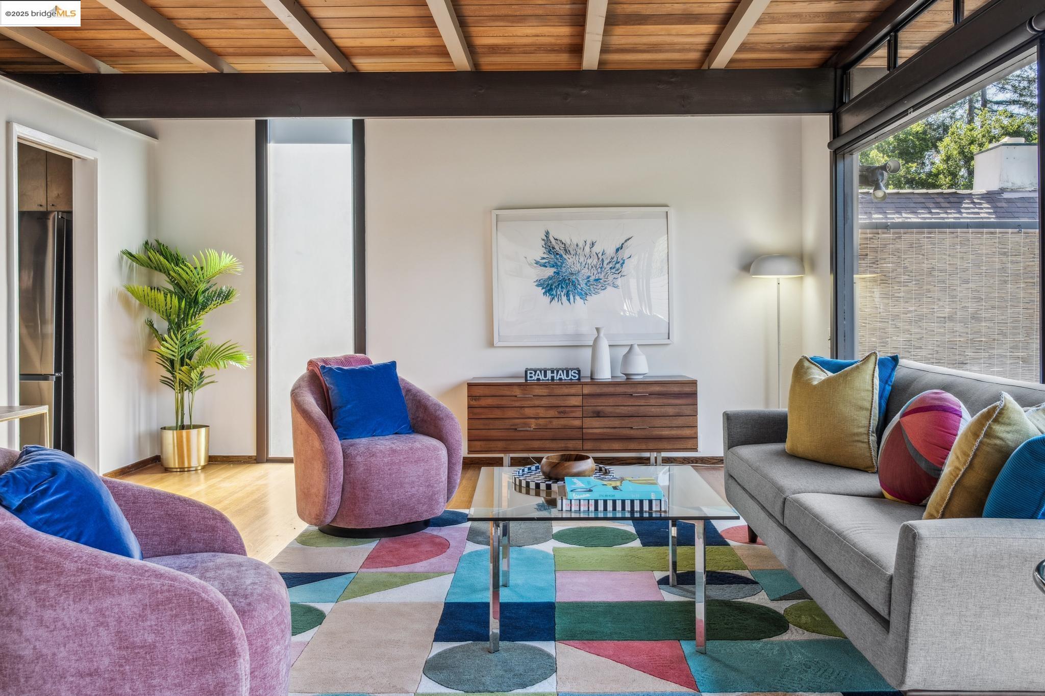 Detail Gallery Image 10 of 34 For 5855 Chelton Dr, Oakland,  CA 94611 - 2 Beds | 1 Baths