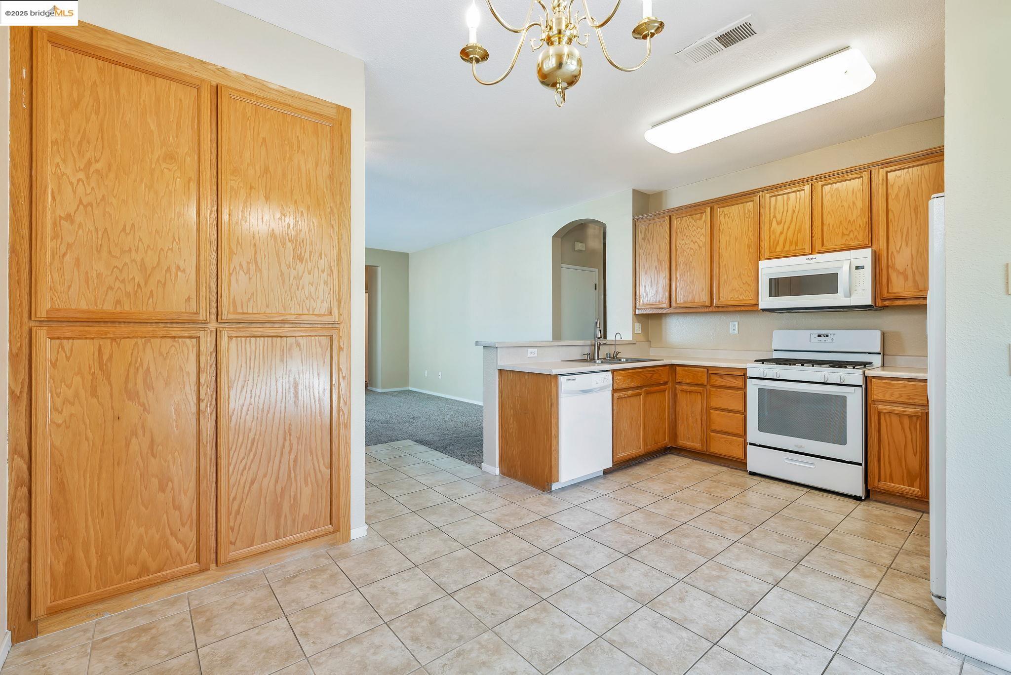 Detail Gallery Image 12 of 22 For 2040 Kent Dr, Brentwood,  CA 94513 - 2 Beds | 2 Baths