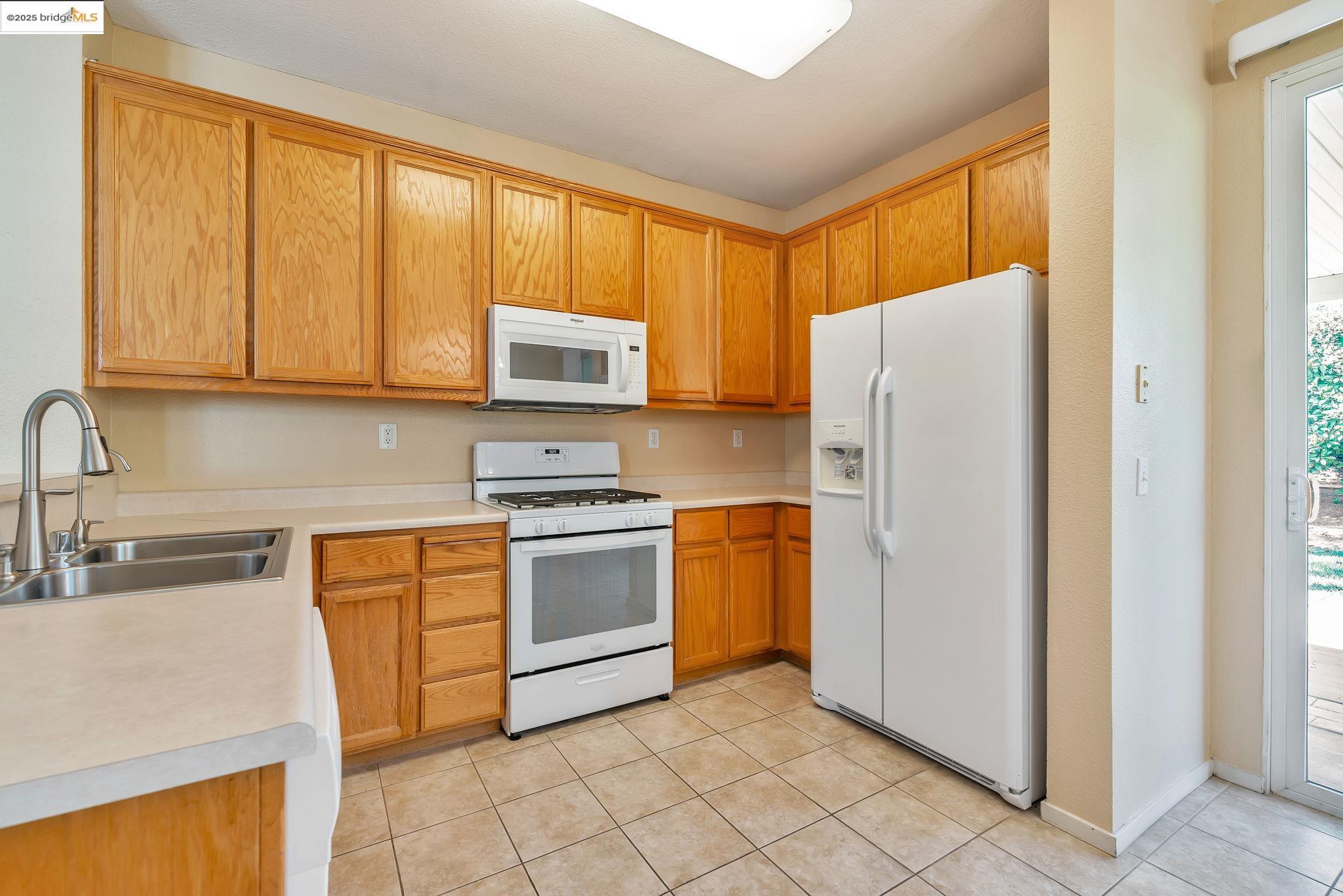 Detail Gallery Image 6 of 22 For 2040 Kent Dr, Brentwood,  CA 94513 - 2 Beds | 2 Baths